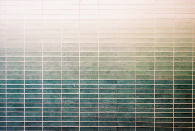 Grid with gradient of white to teal