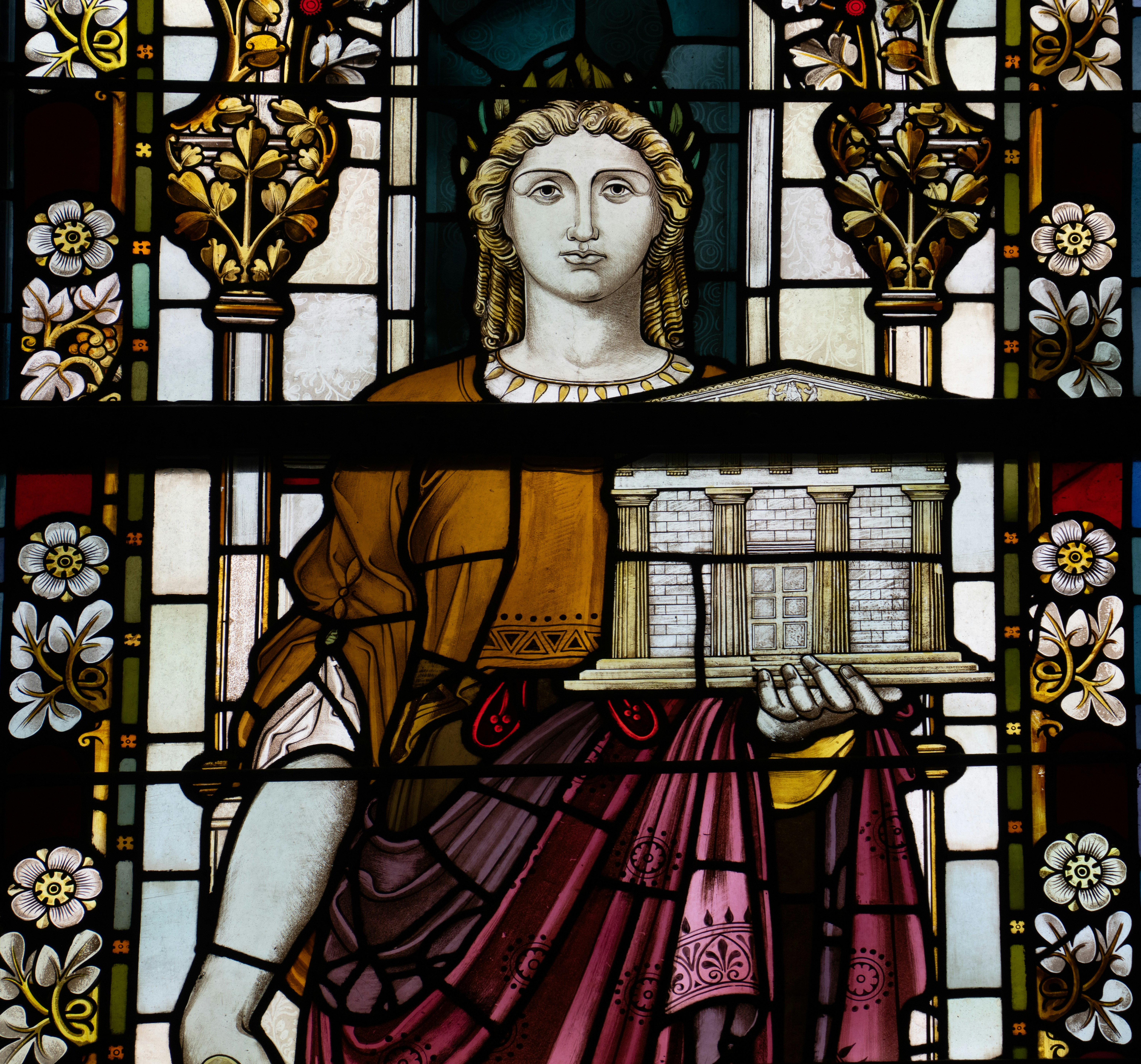 建物を握る女性を描いたステンドグラス。