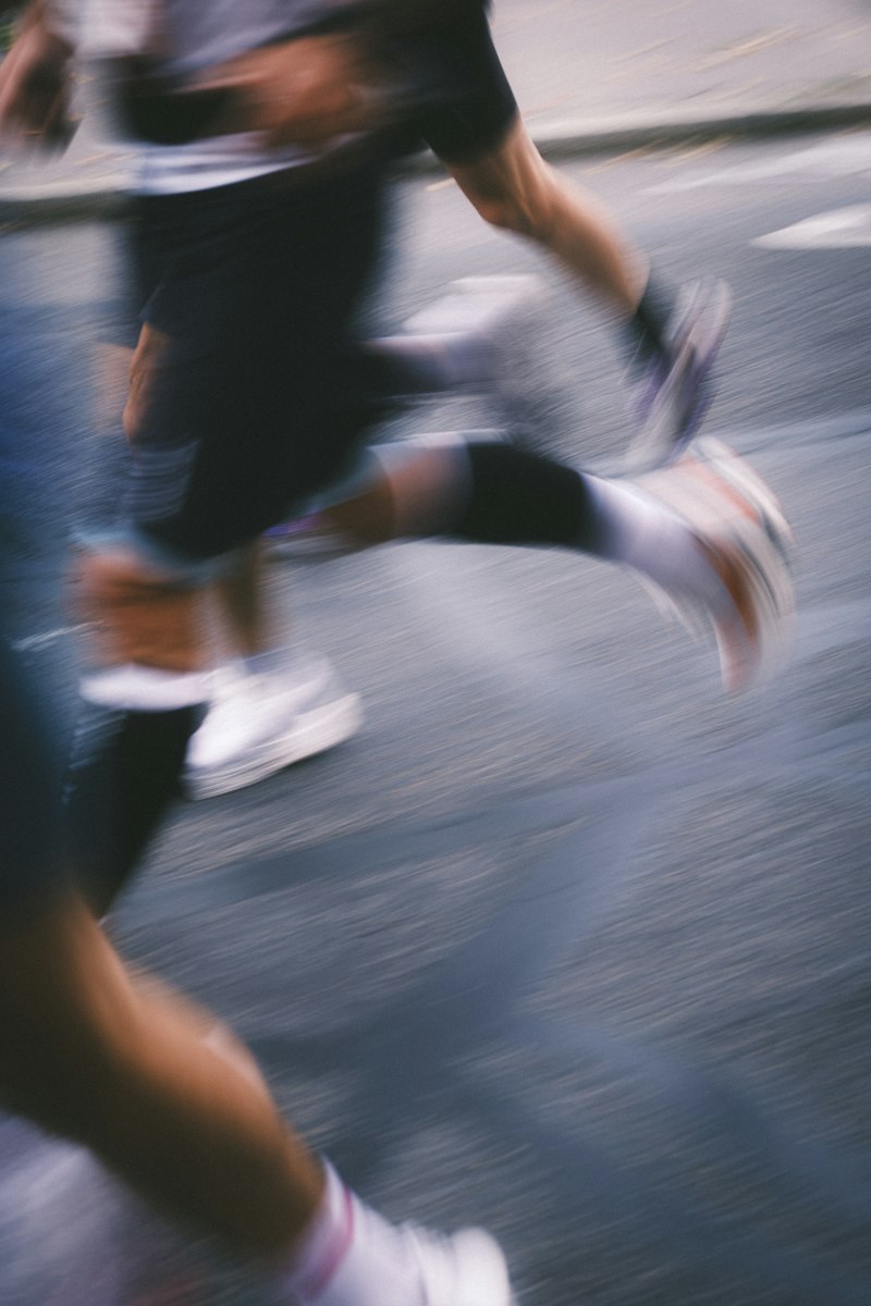 Corredores em movimento na rua