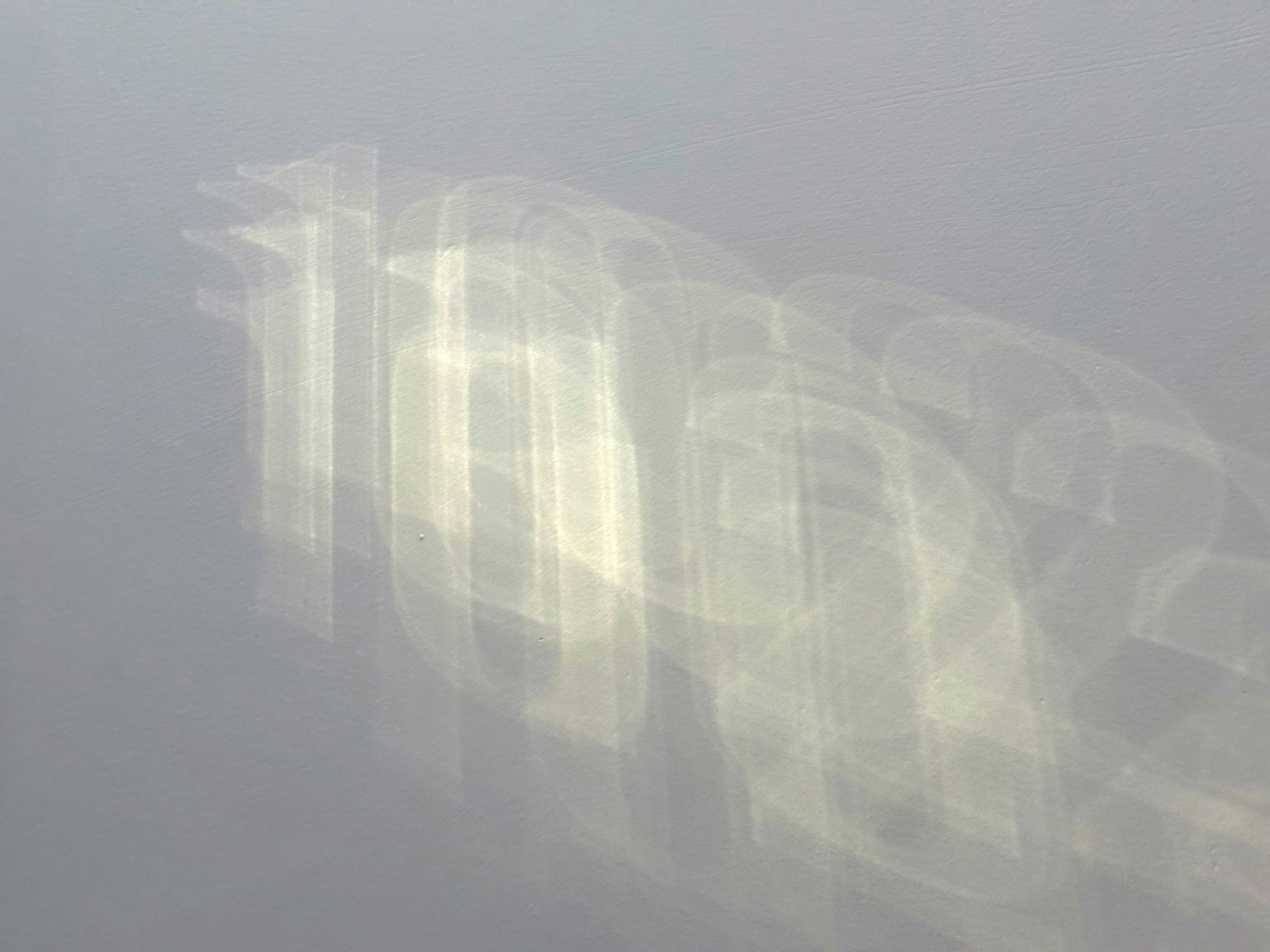 Light patterns on a gray wall