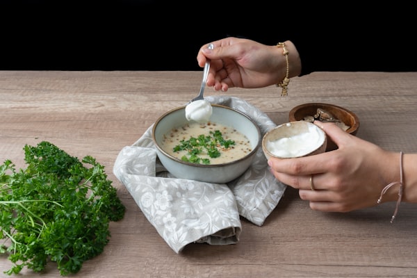 Gepureerde linzensoep met Griekse yoghurt