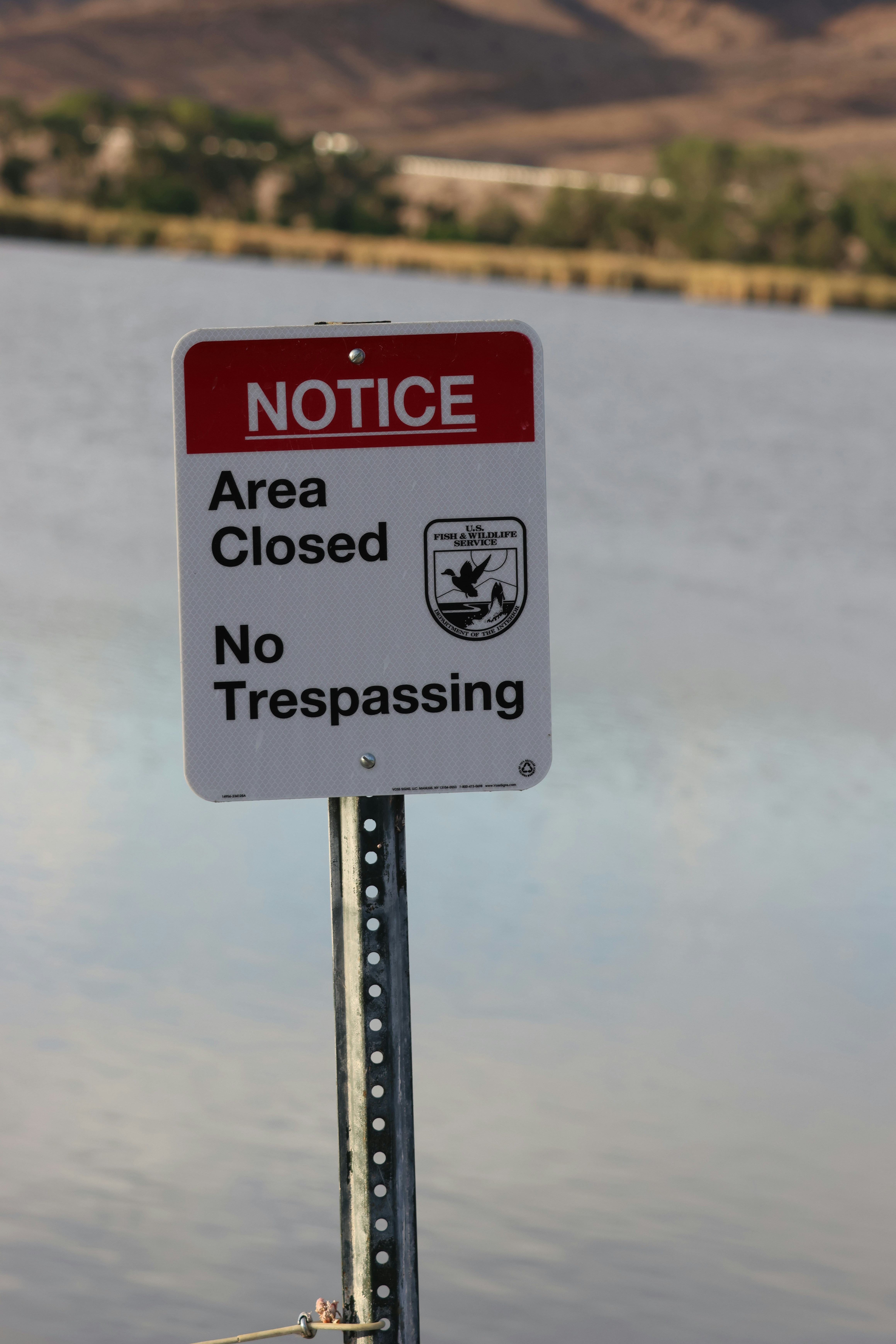 Aviso de letrero para área cerrada, prohibido el paso