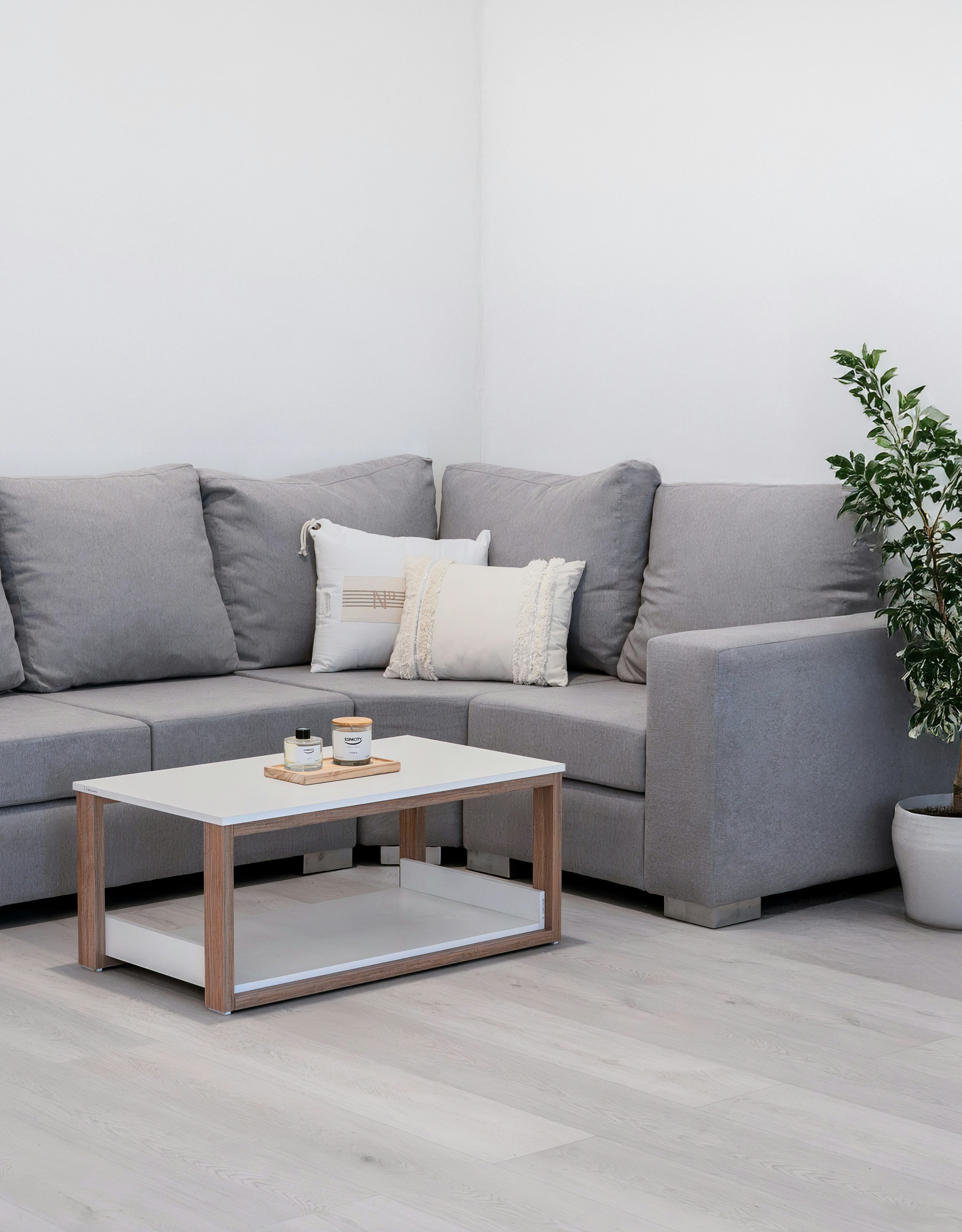 neutral living room pillows, wallpaper, Decorate Living Room with Throw Pillows 6