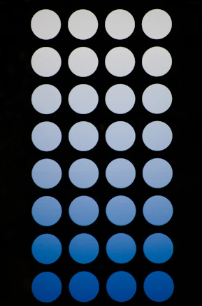 Rows of blue circles fading from white to dark blue.