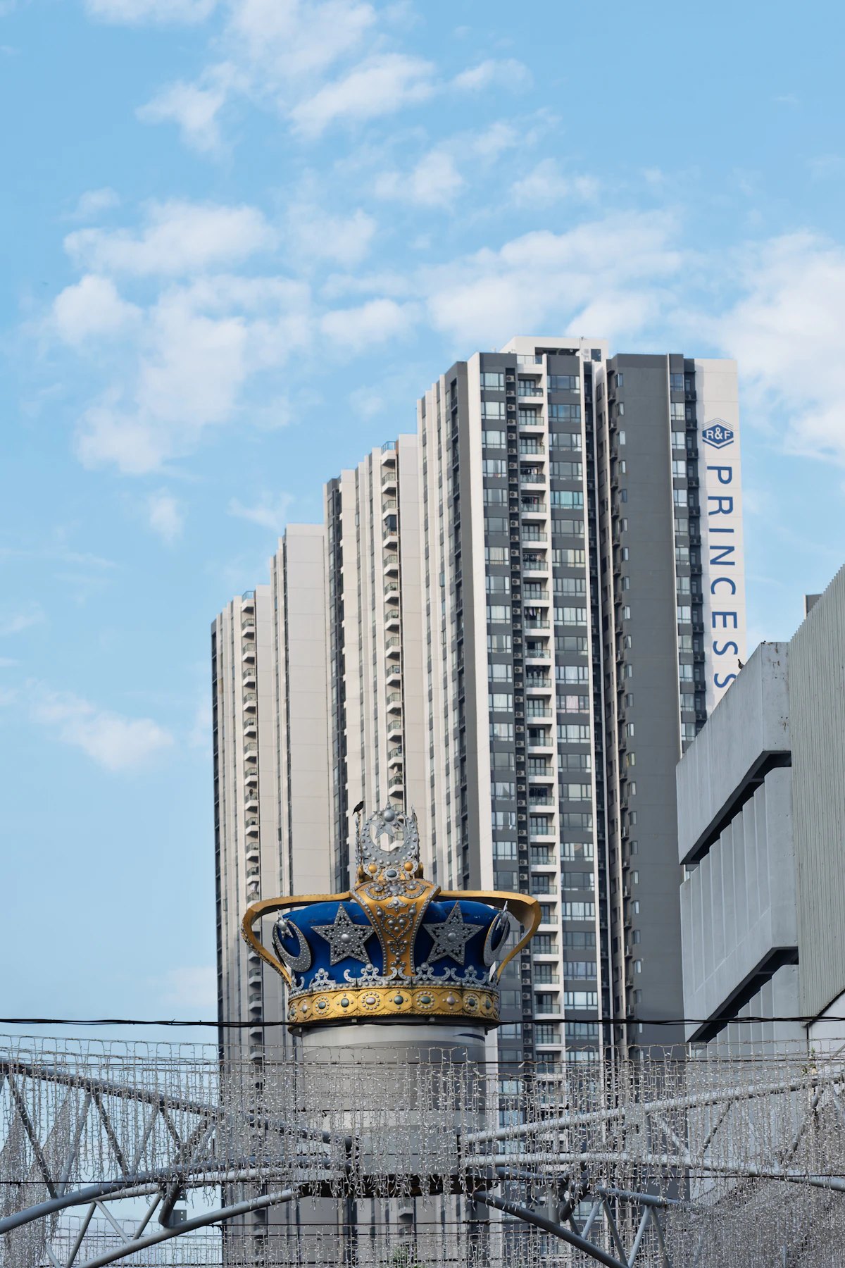 Johor Bahru Crown monument on Jalan Ibrahim — Sultan royal landmark in JB city centre