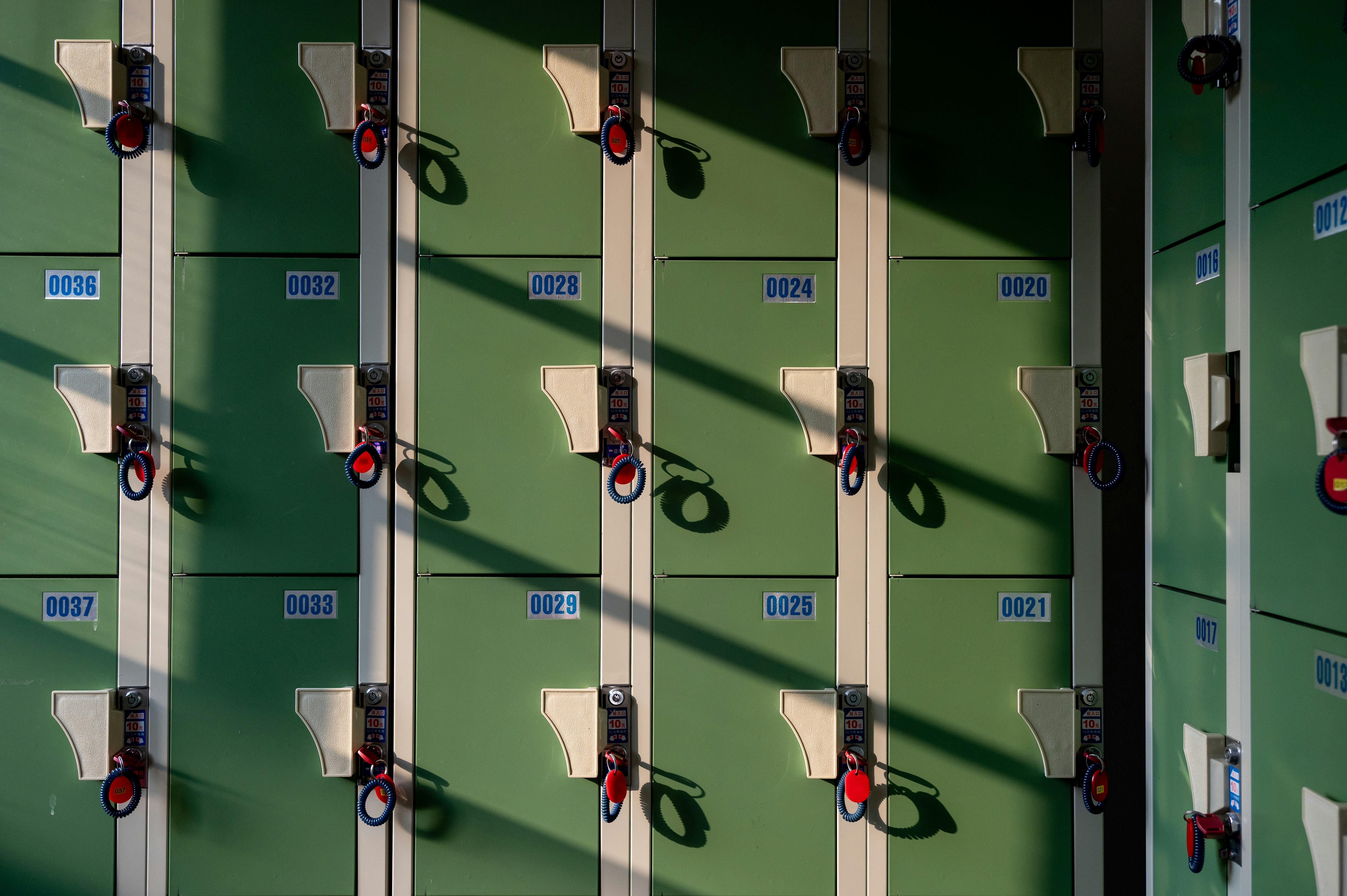 Stay Fresh On The Move: Tips for Organizing Gym Bags and Preventing Odors