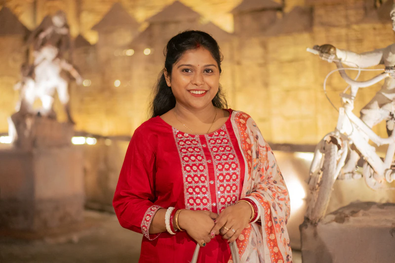 mujer madura sonriente en rojo en Argentina