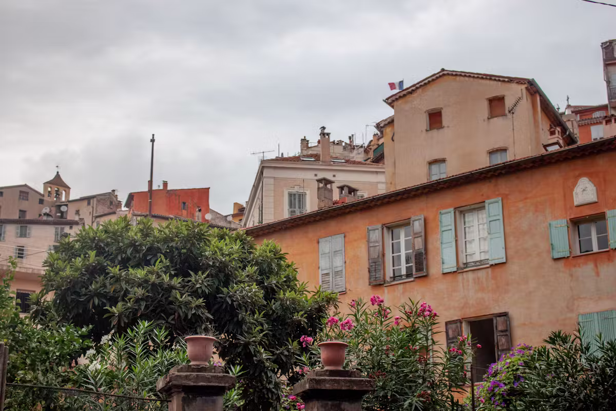Rénové appartement au calme à Auriol — Appartement · Auriol, Provence