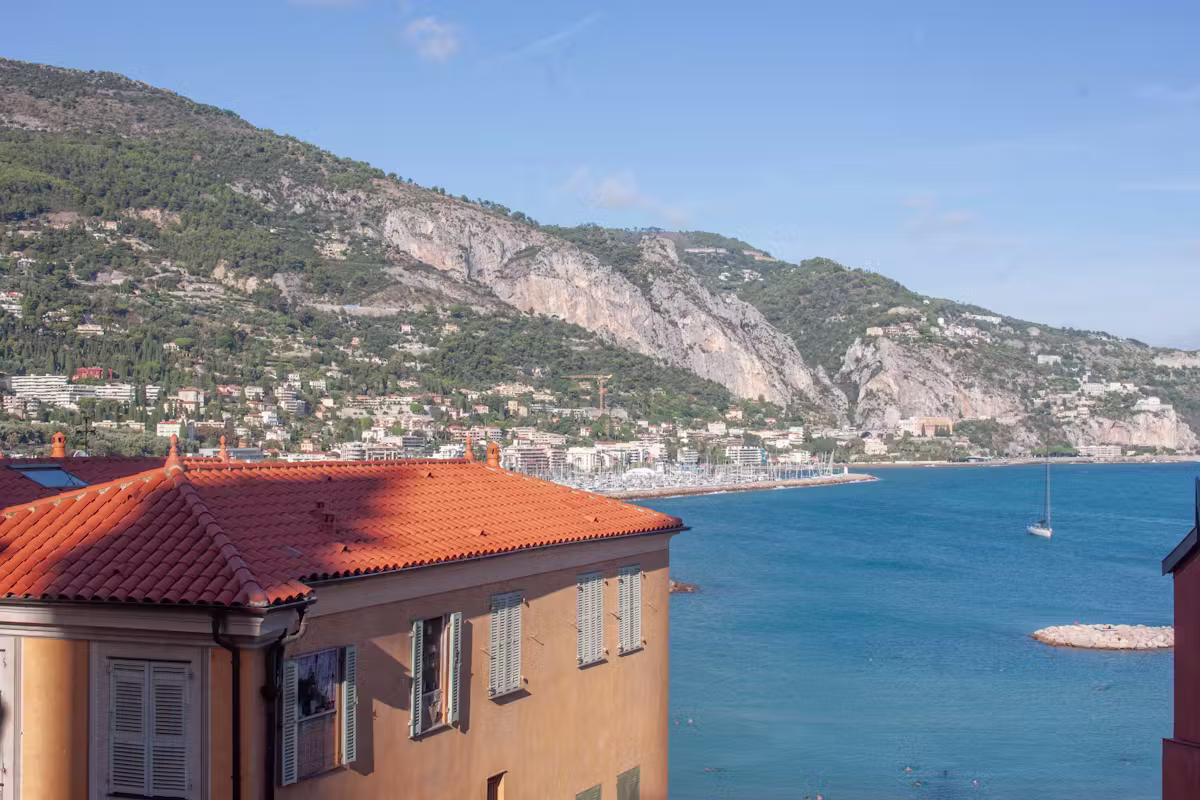 Atypique maison avec terrasse à Draix