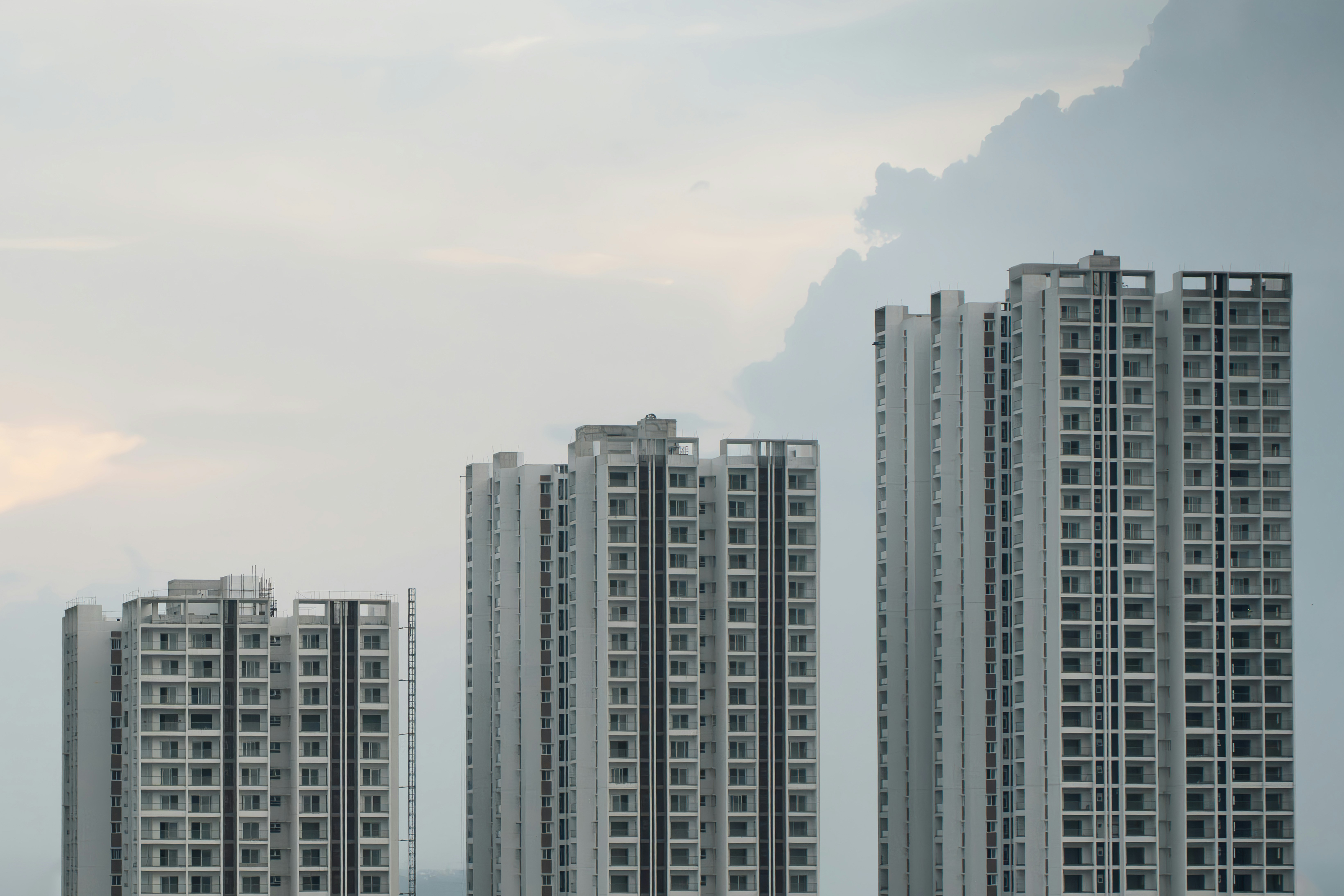 Fundos Imobiliários (FIIs): como investir e viver de renda mensal com imóveis