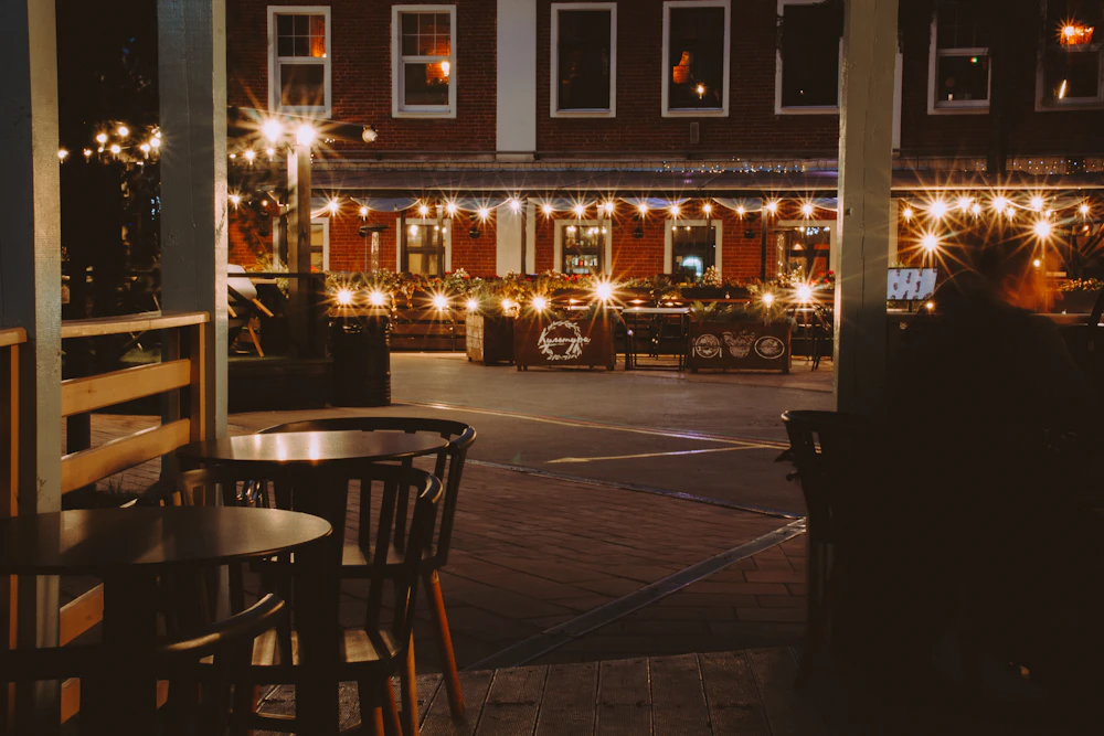 Terraza al aire libre por la noche