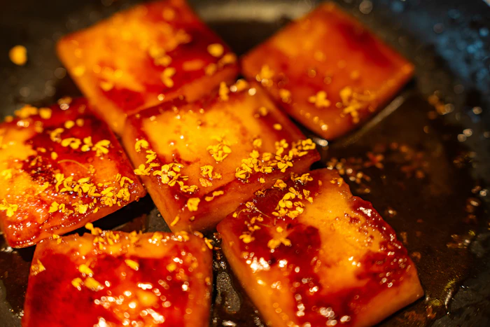 Kuih berkilat bertabur kelapa
