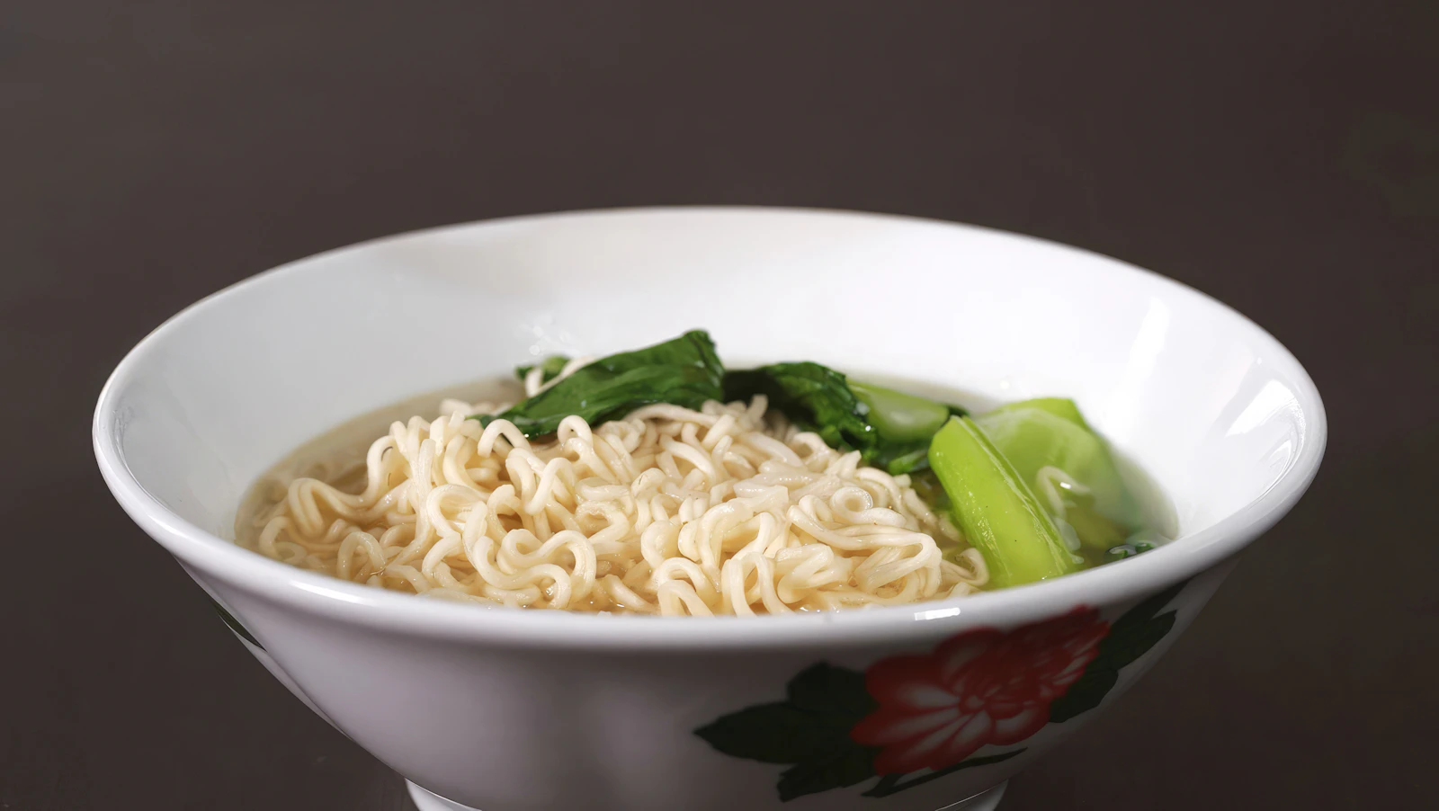 네팔 양념업체가 라면을 내놓고 마트 네 곳에서 맛을 보여줘요