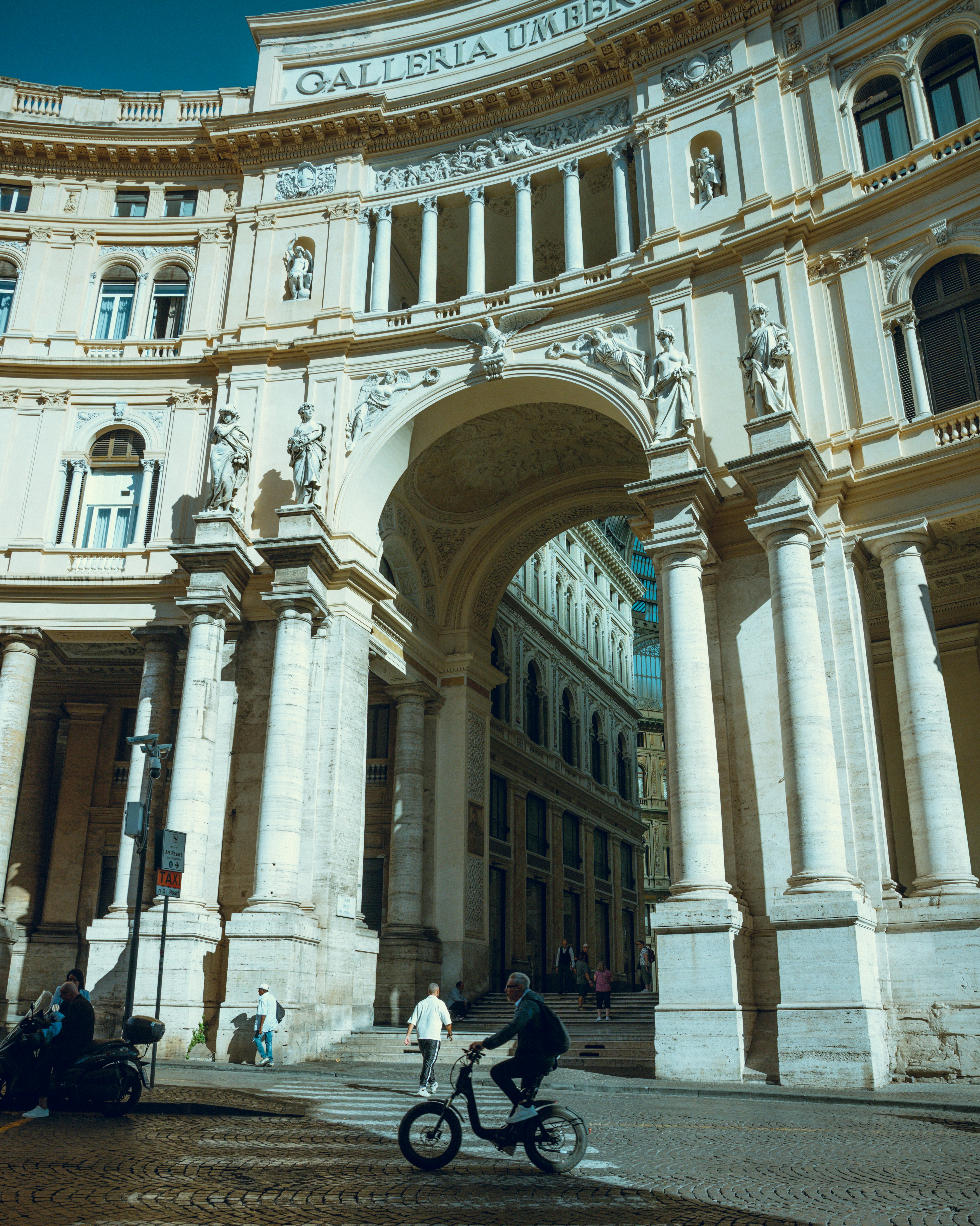 Naples : Galerie Umberto.  A ne manquer.