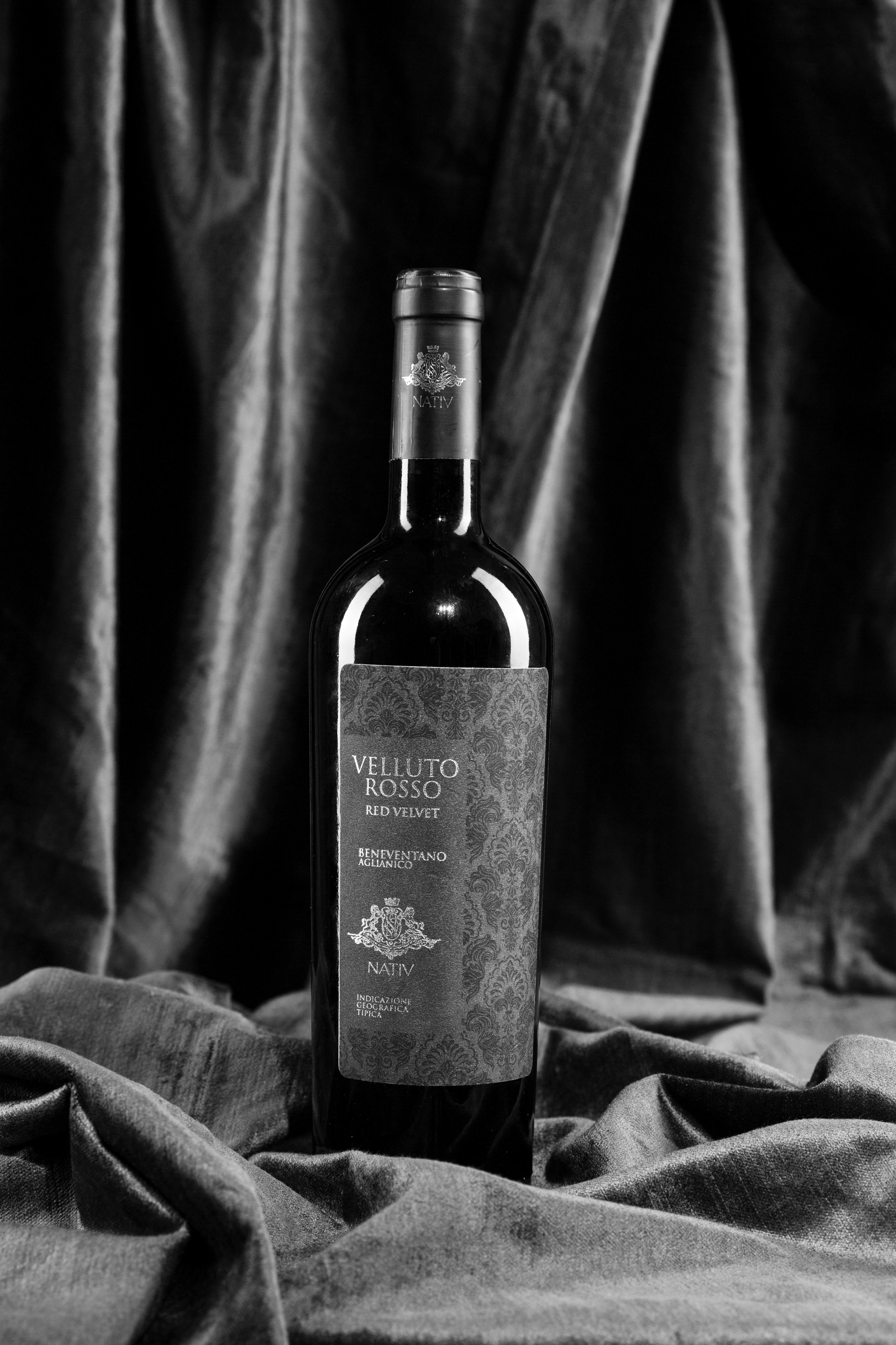 luxury velvet wallpaper, wallpaper, Velvet Hallway DIY Makeover: A Stylish Transformation 4