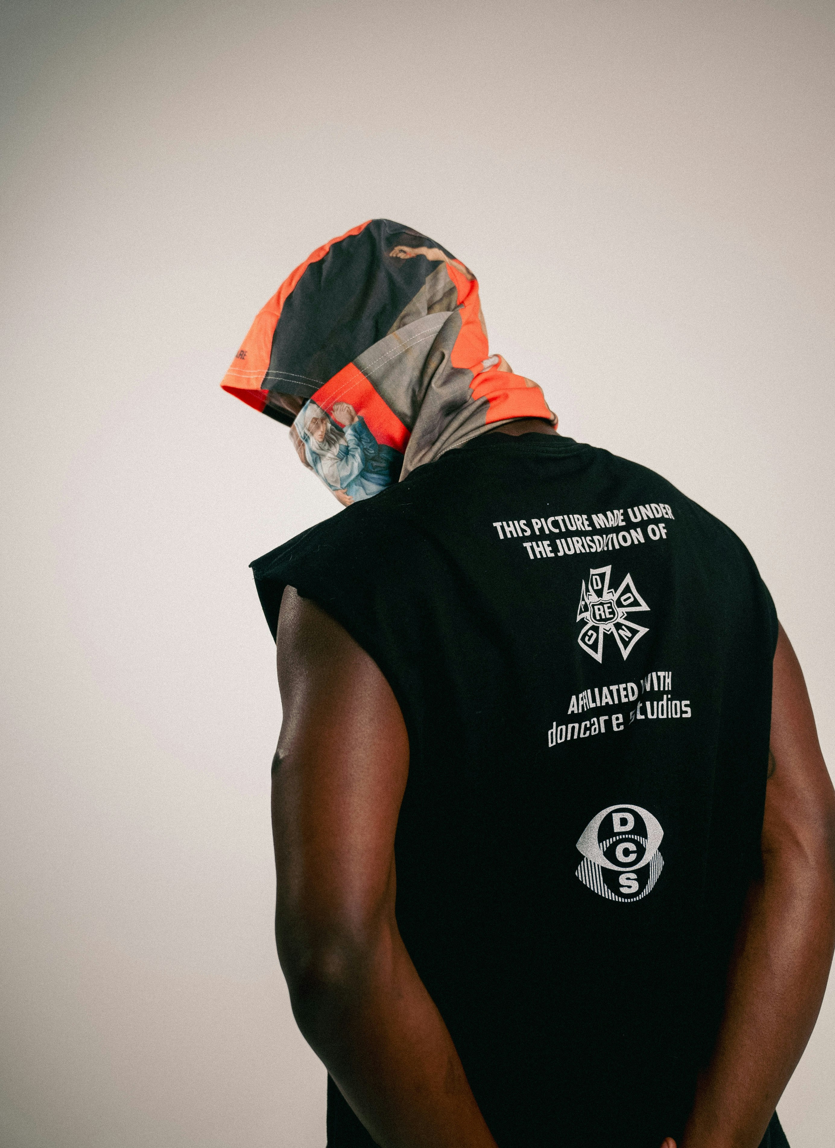 Man wearing a sleeveless shirt with text on back