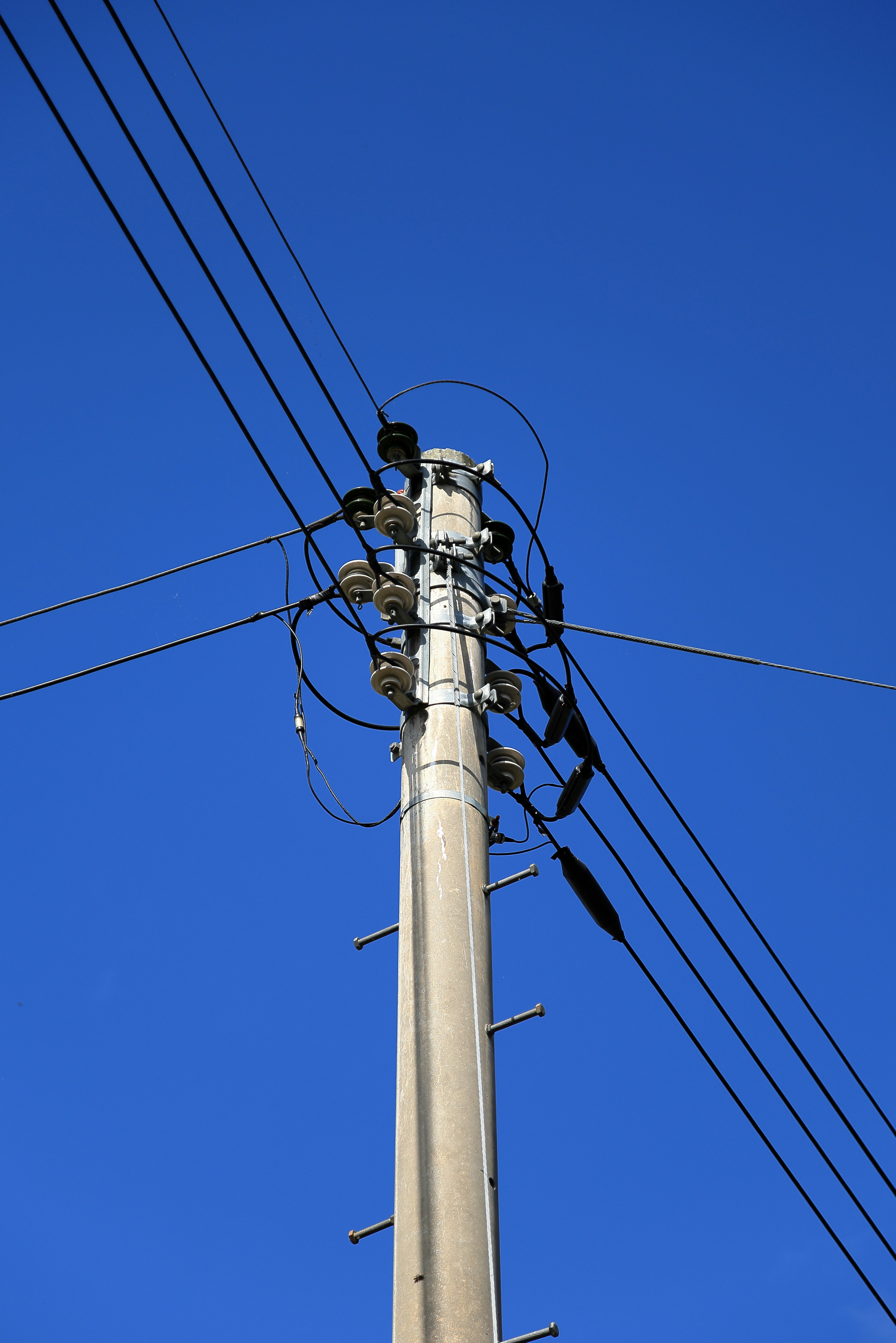 High-voltage cable connection
