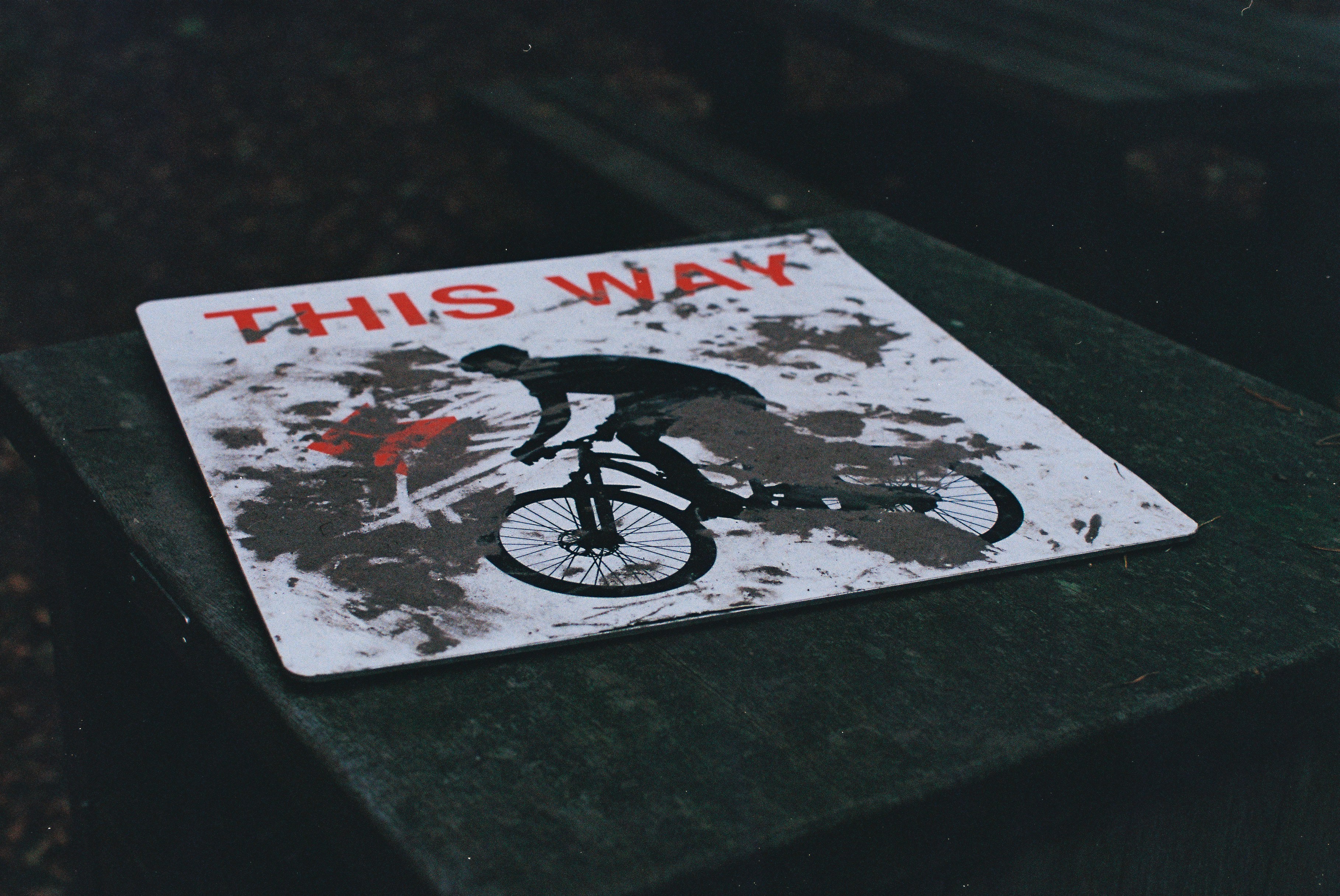 This way sign with cyclist graphic