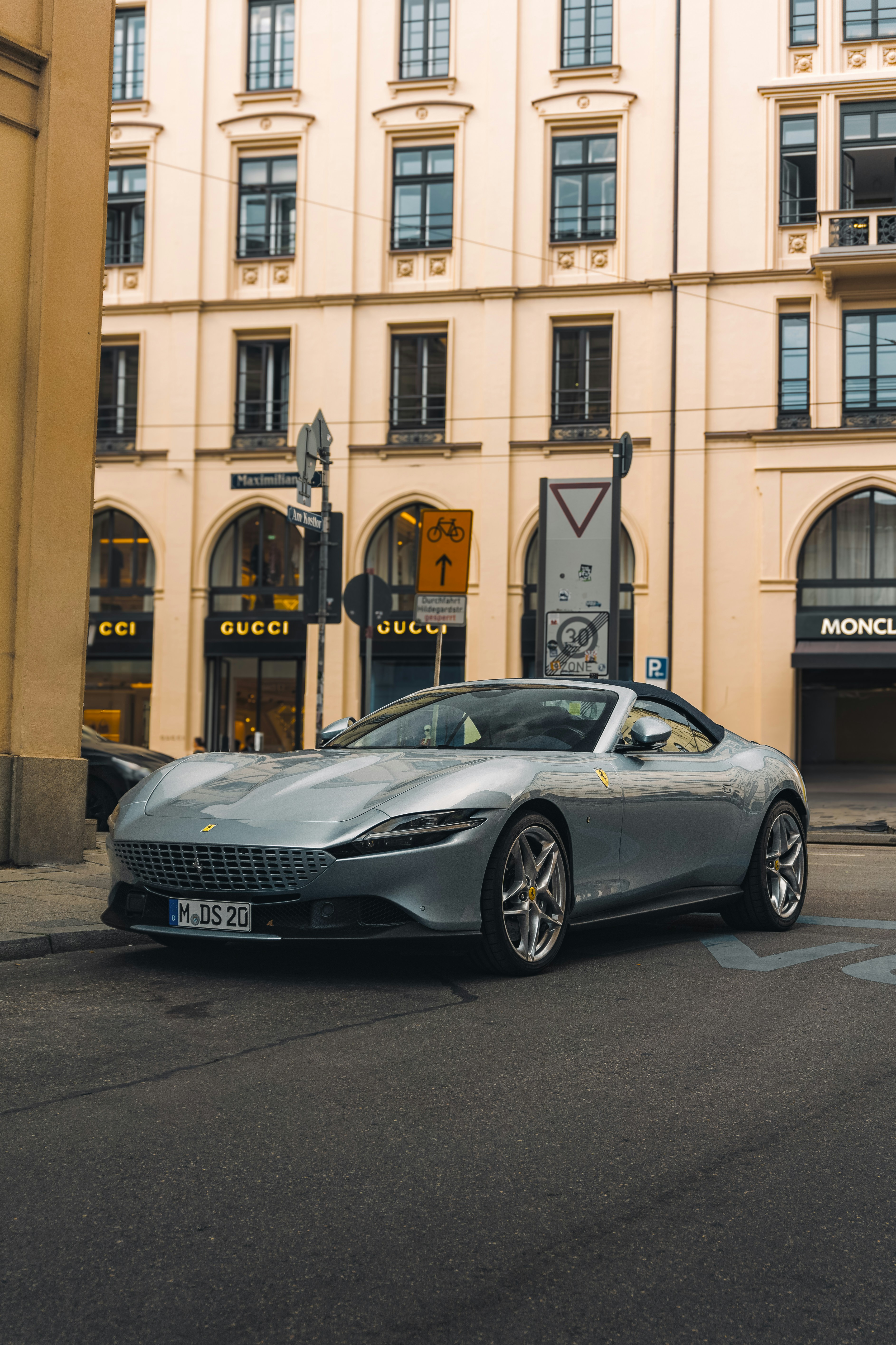 Photo by jonathan_rthg