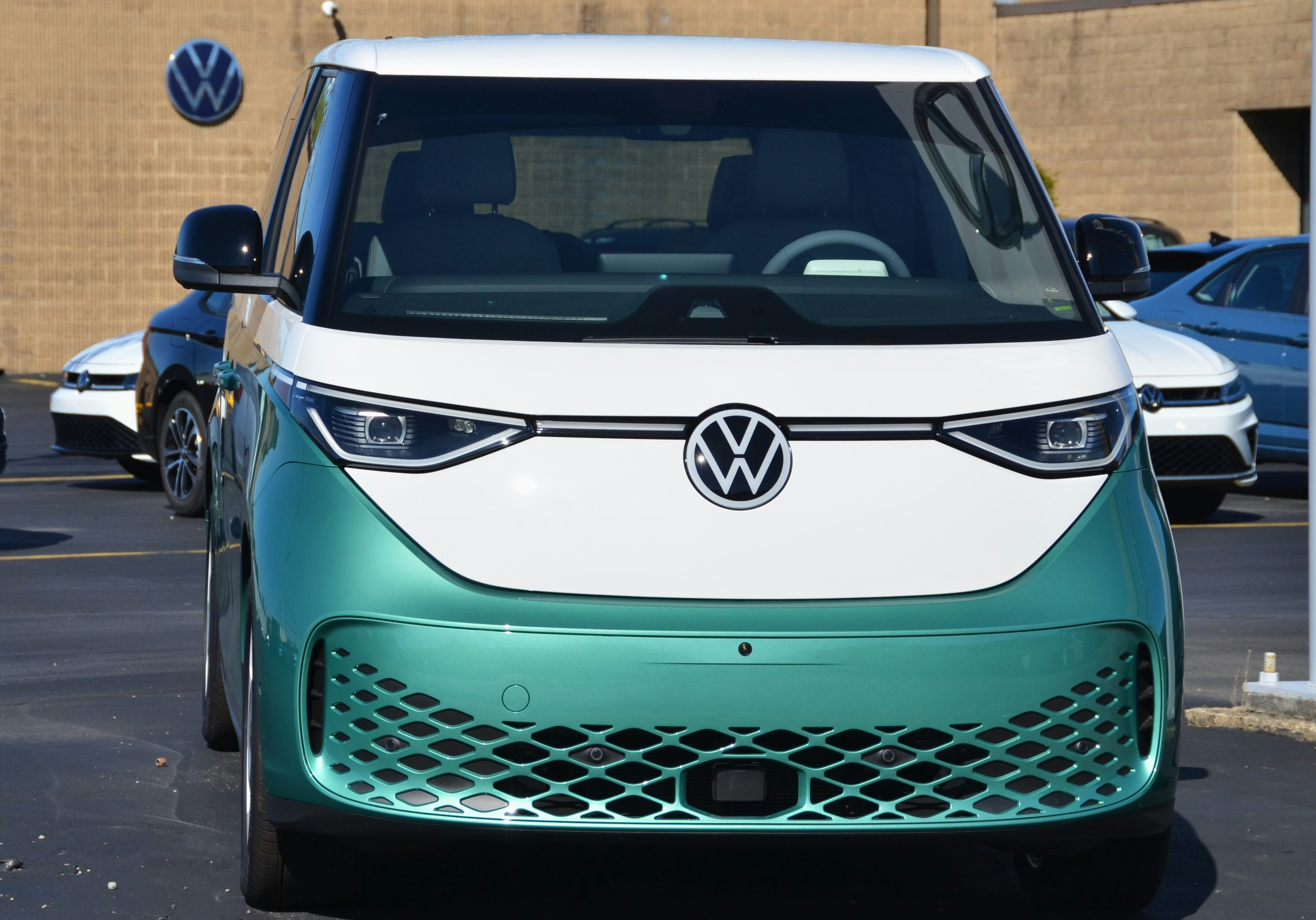 modern family minivan white, wallpaper, 2026 Volkswagen Minivan Cheap: Value, Price & Expectations 2