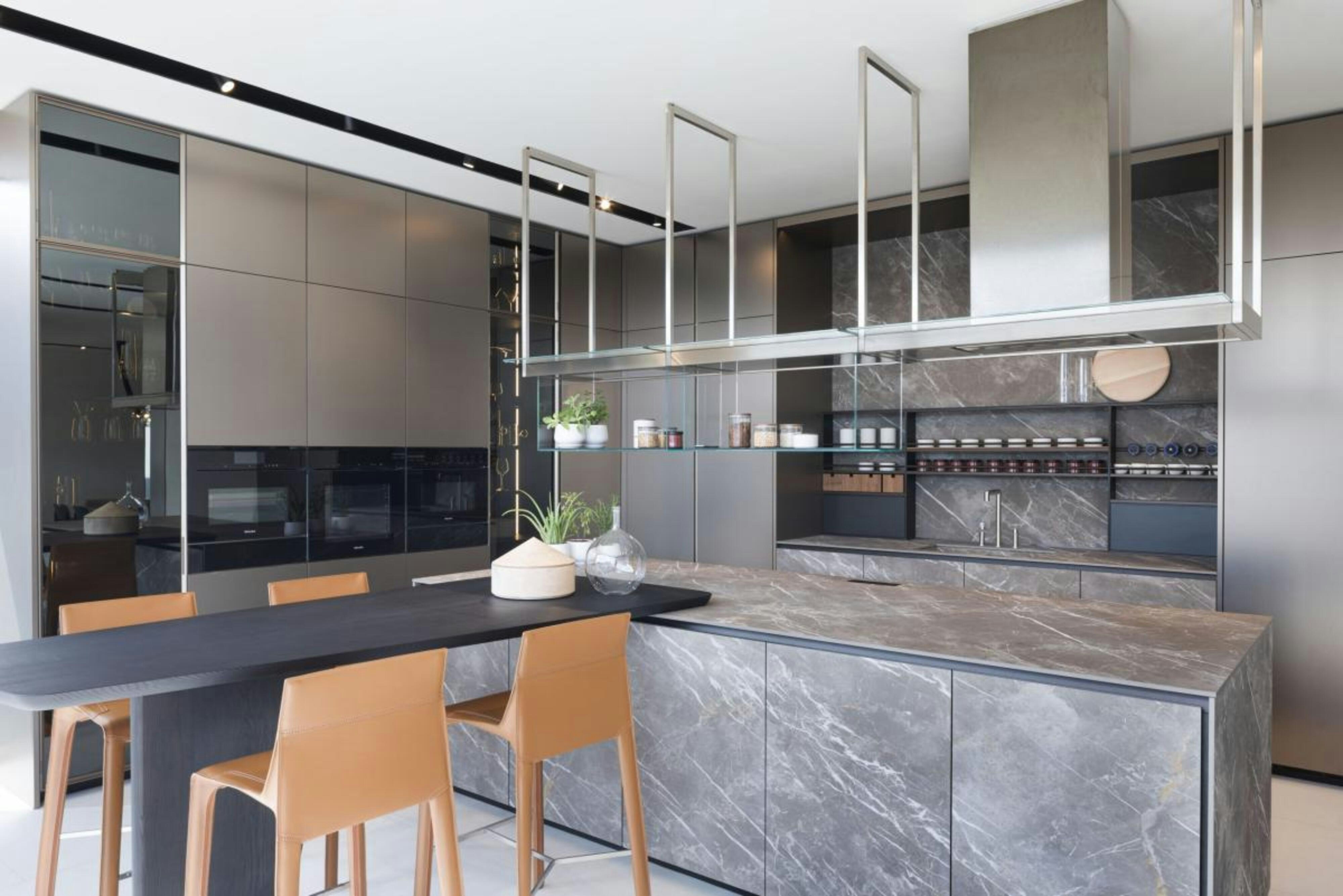 tự vận hành hay thuê quản lý villa