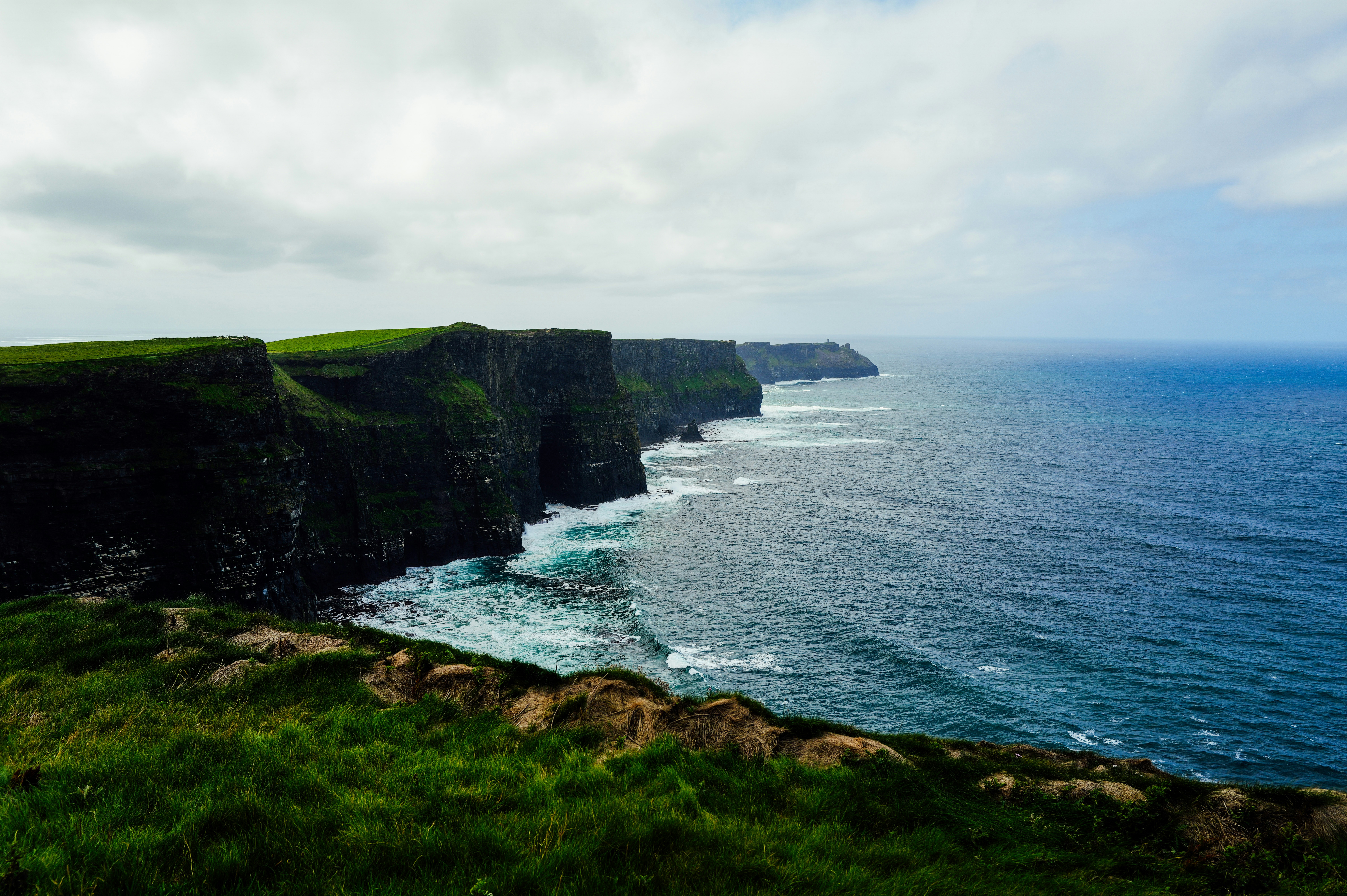 Stay online in the Ireland with a prepaid eSIM from eSIMlii. Instant activation, no roaming charges, and reliable coverage.