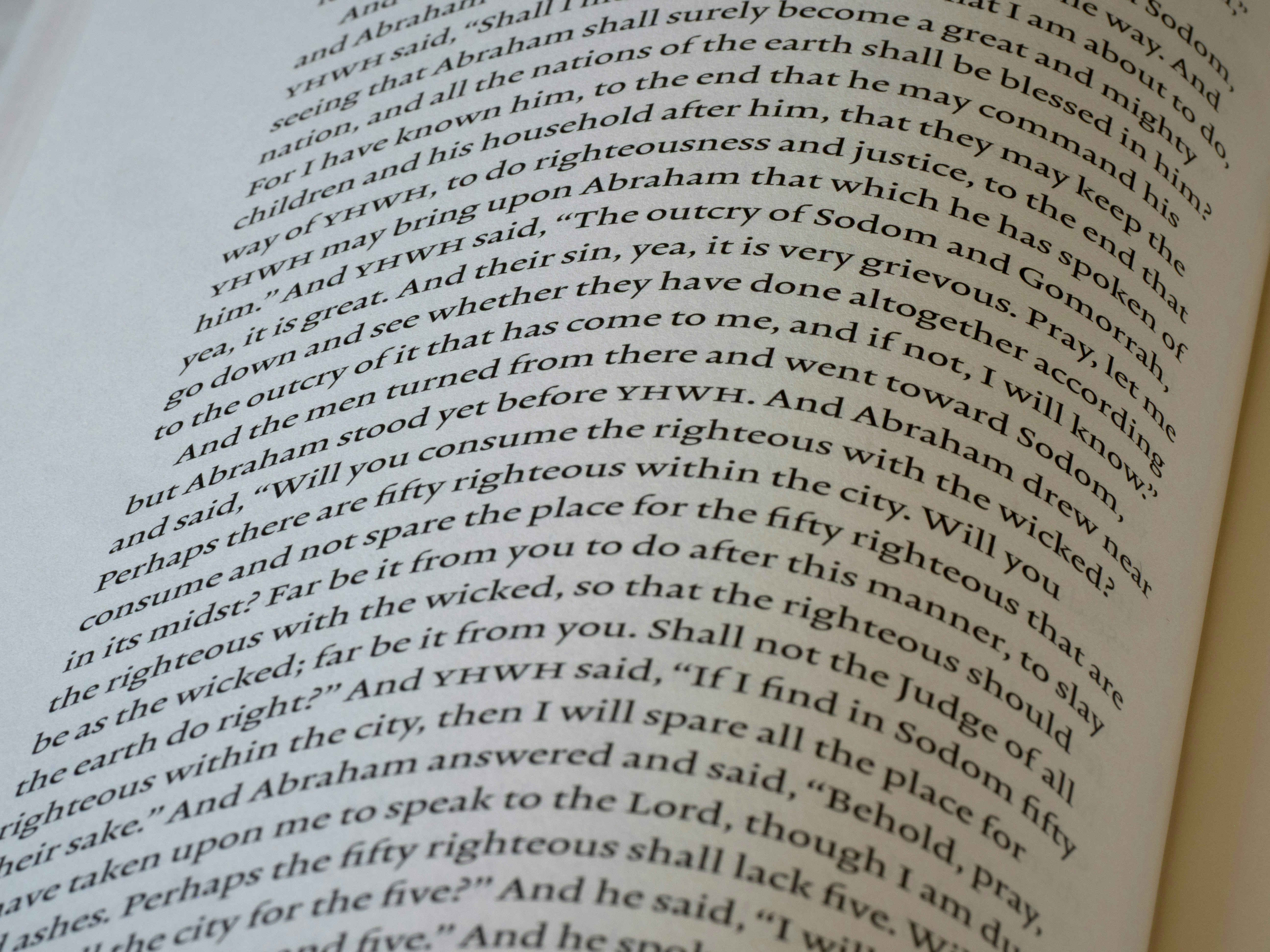 Gegen Kritik kann man sich wehren. Gegen Lob nicht.   Und deshalb werde ich misstrauisch, sobald der Staat anfängt, mich zu loben.