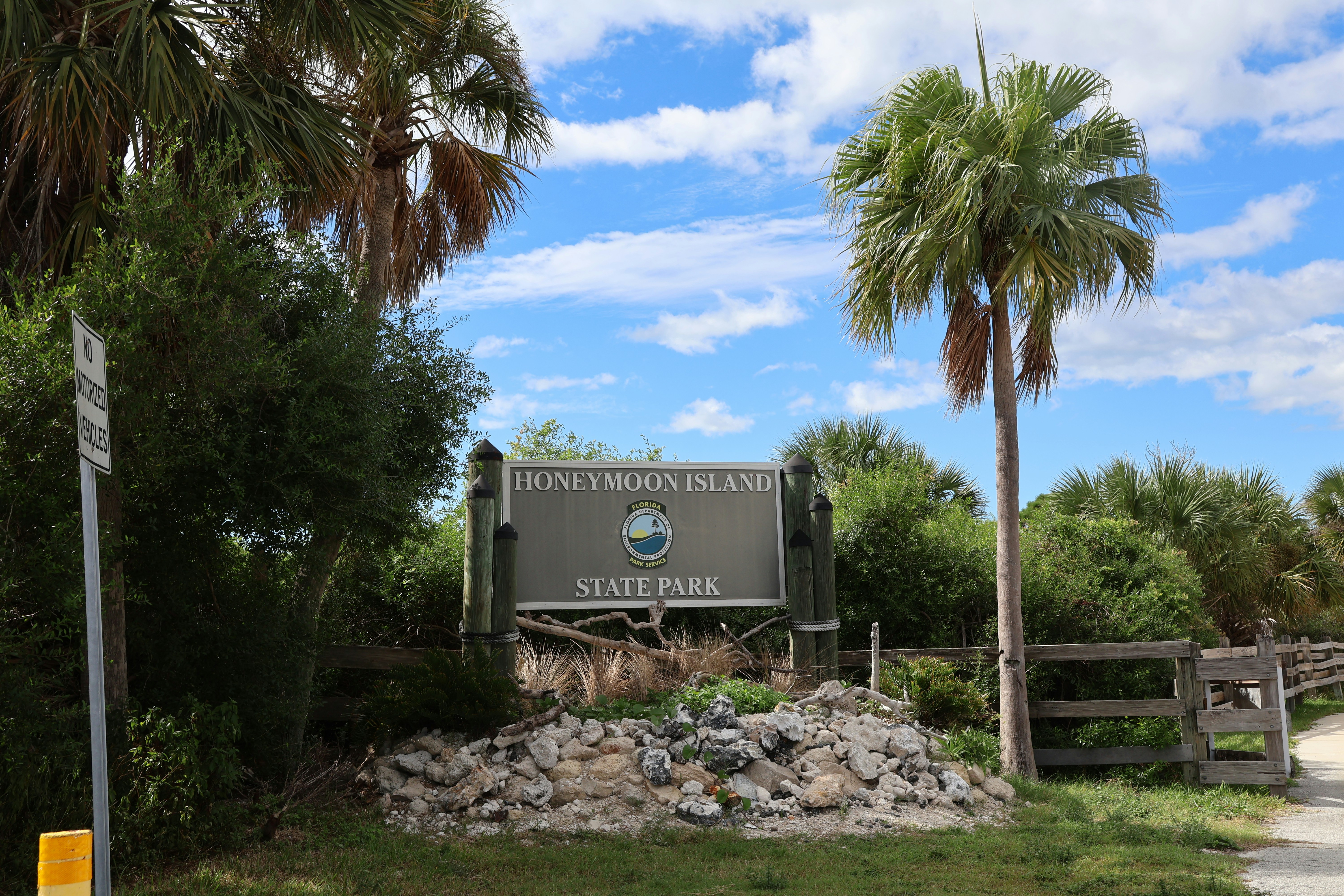 Honeymoon island state park entrance sign