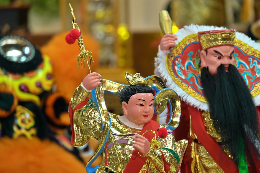 身著華麗金色印加服飾的太陽祭表演者