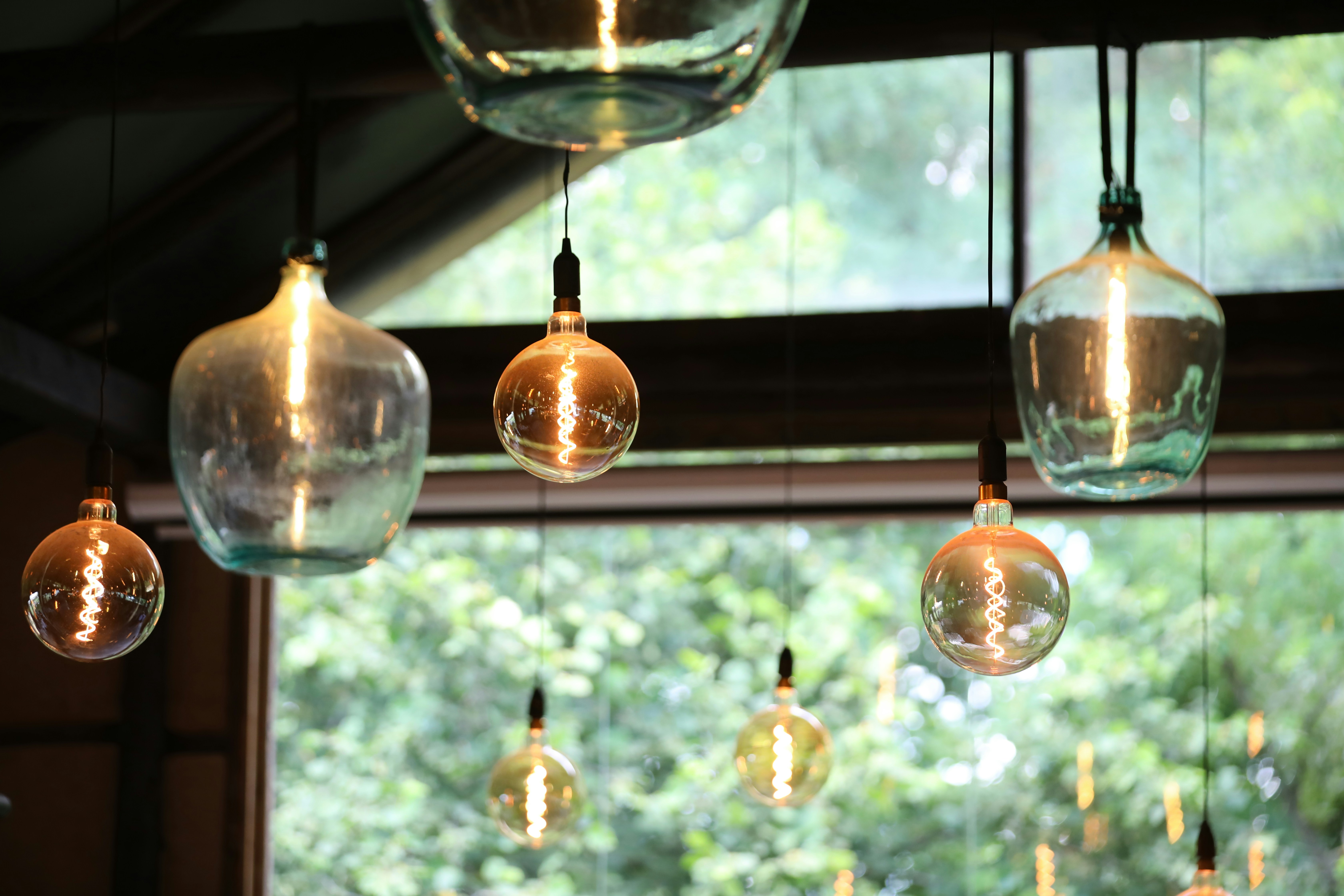 Photo 1760172551278 2c0ccd819a43?ixid=M3w1ODkyNzF8MHwxfHNlYXJjaHw3fHx3YXJtJTIwYW1iaWVudCUyMGxpZ2h0aW5nfGVufDB8MHx8fDE3NjQ0NDg2Nzl8MA&ixlib=rb 4.1