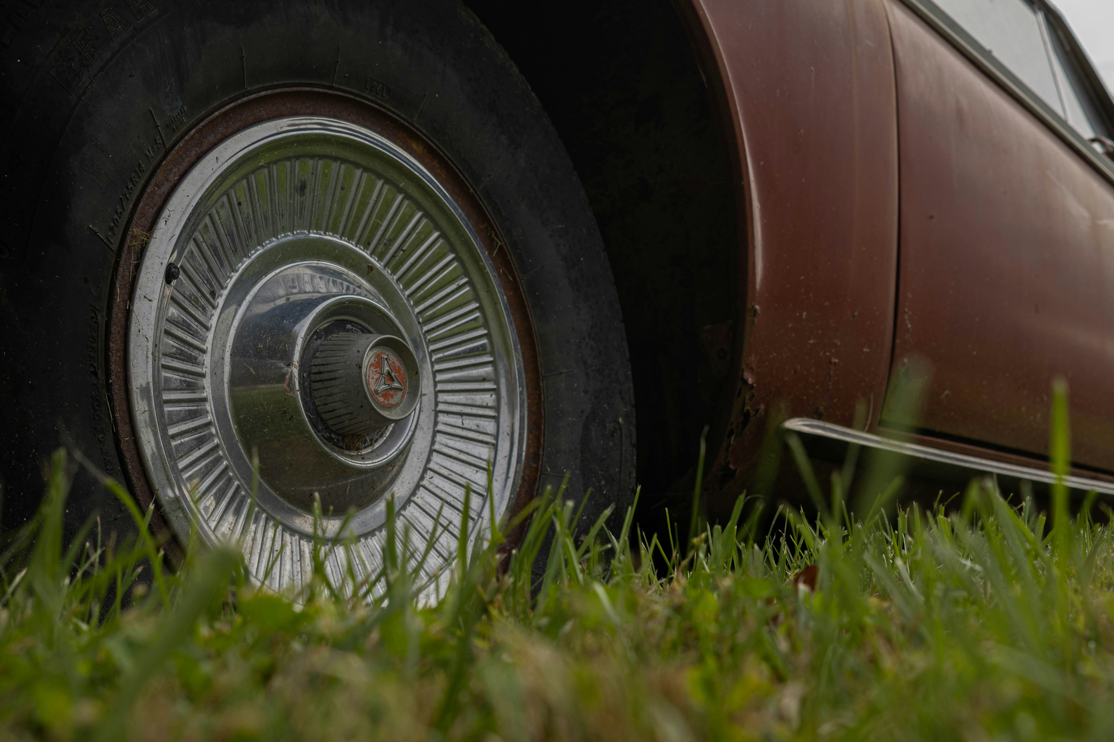close-up, de, um, vintage carro, roda, em, grama