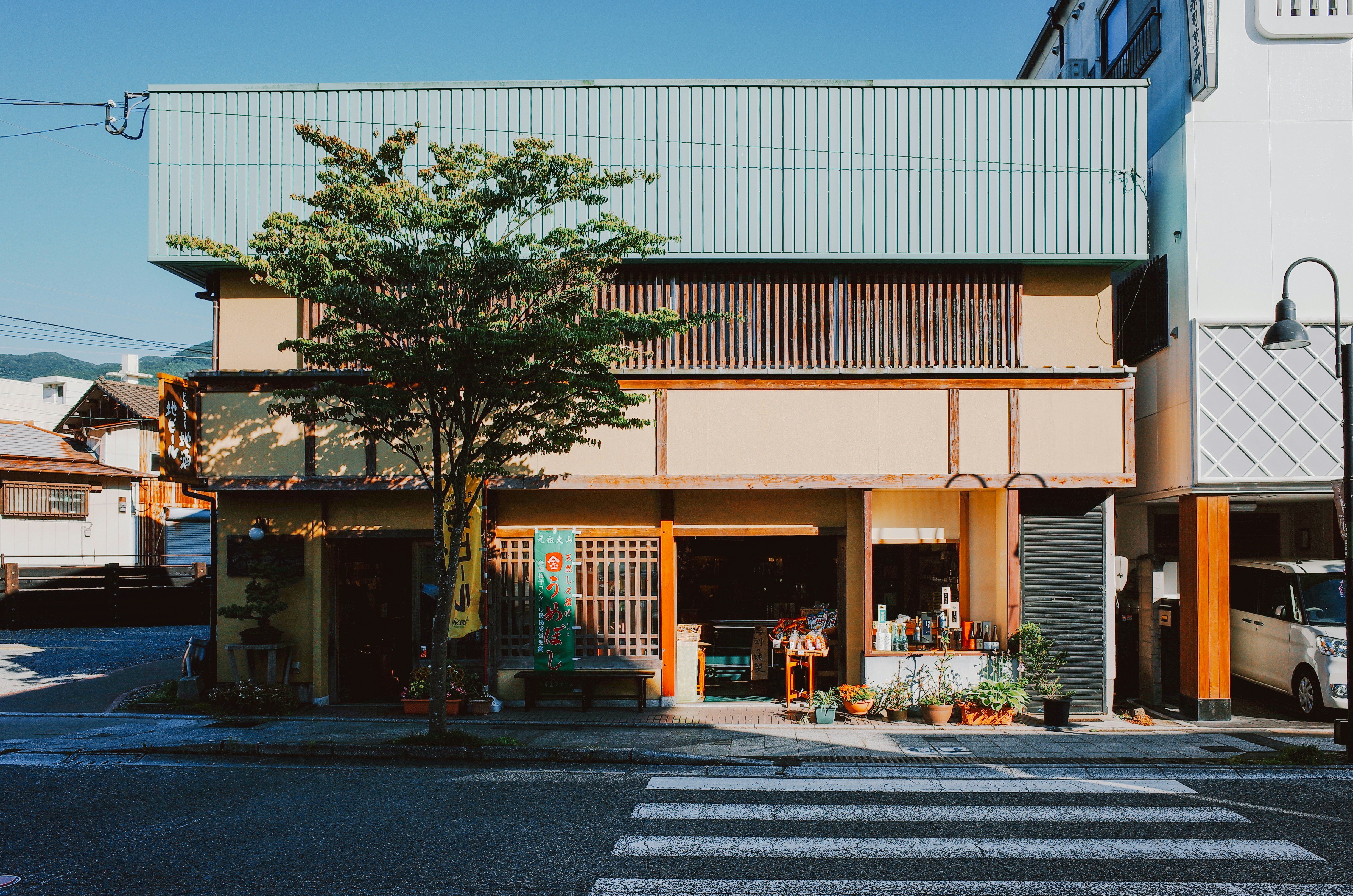 Custom Lens Replacement Vs. LASIK: Which Eye Surgery Offers The Very Best Solution For Vision Improvement?