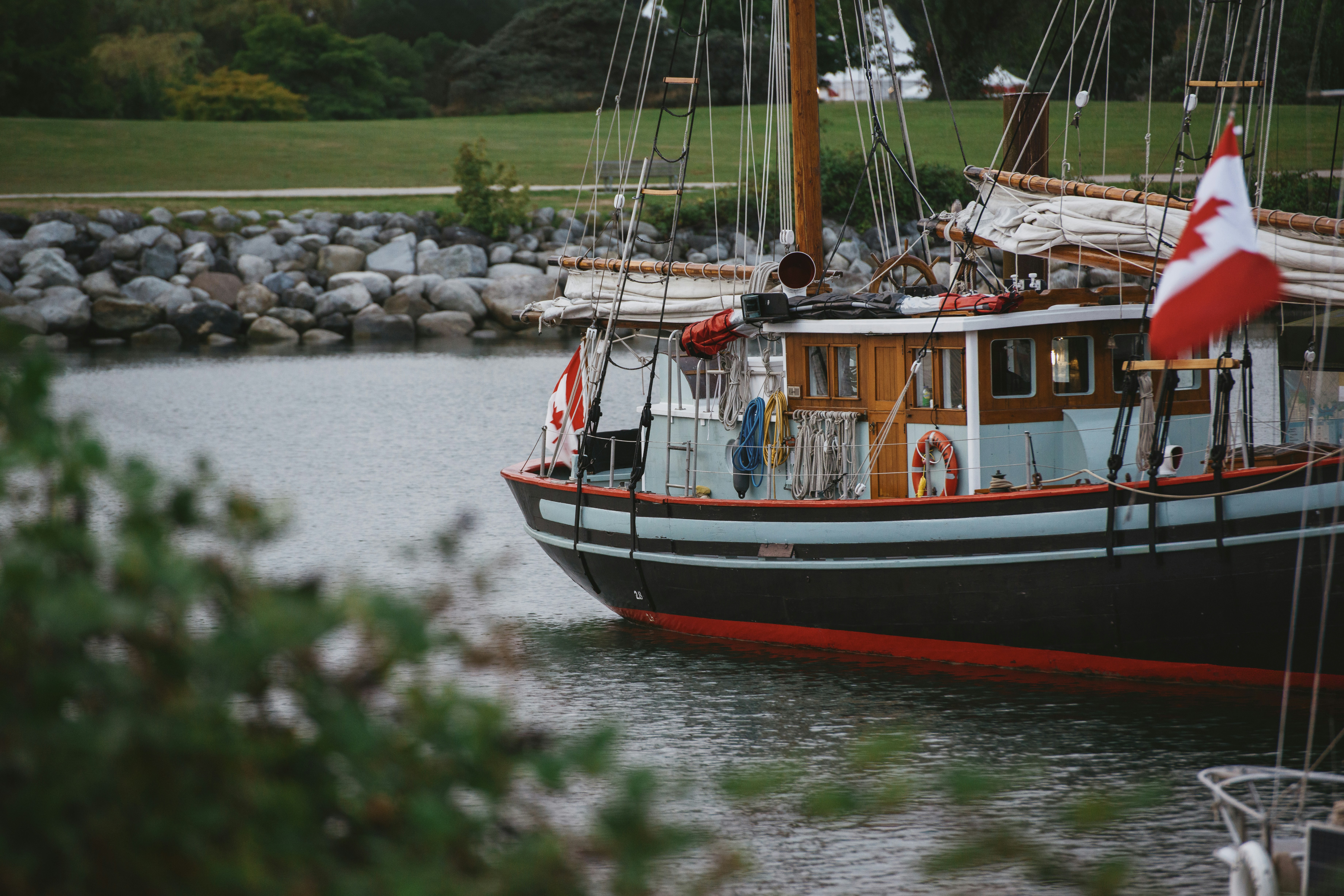 Photo by albertstoynov