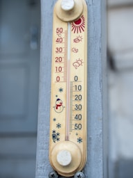 A thermometer shows a cold temperature with a snowman.