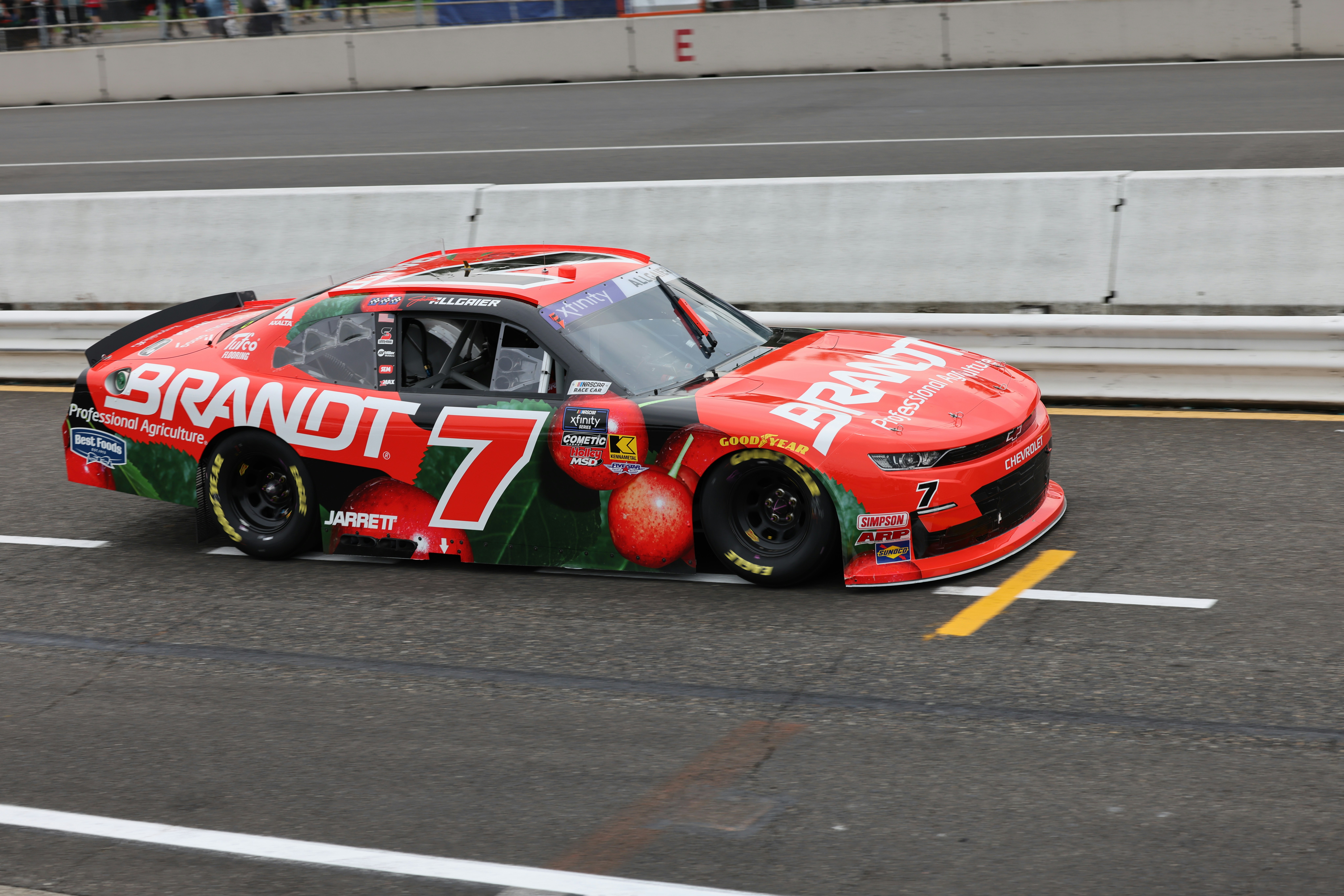 photo-1760321442382-8b354eed9a48?ixid=M3wxMjA3fDB8MXxzZWFyY2h8MTF8fGNhciUyMGV2ZW50JTIwYWR2ZXJ0aXNpbmd8ZW58MHx8fHwxNzY0MTIzNDcxfDA\u0026ixlib=rb-4.1.0