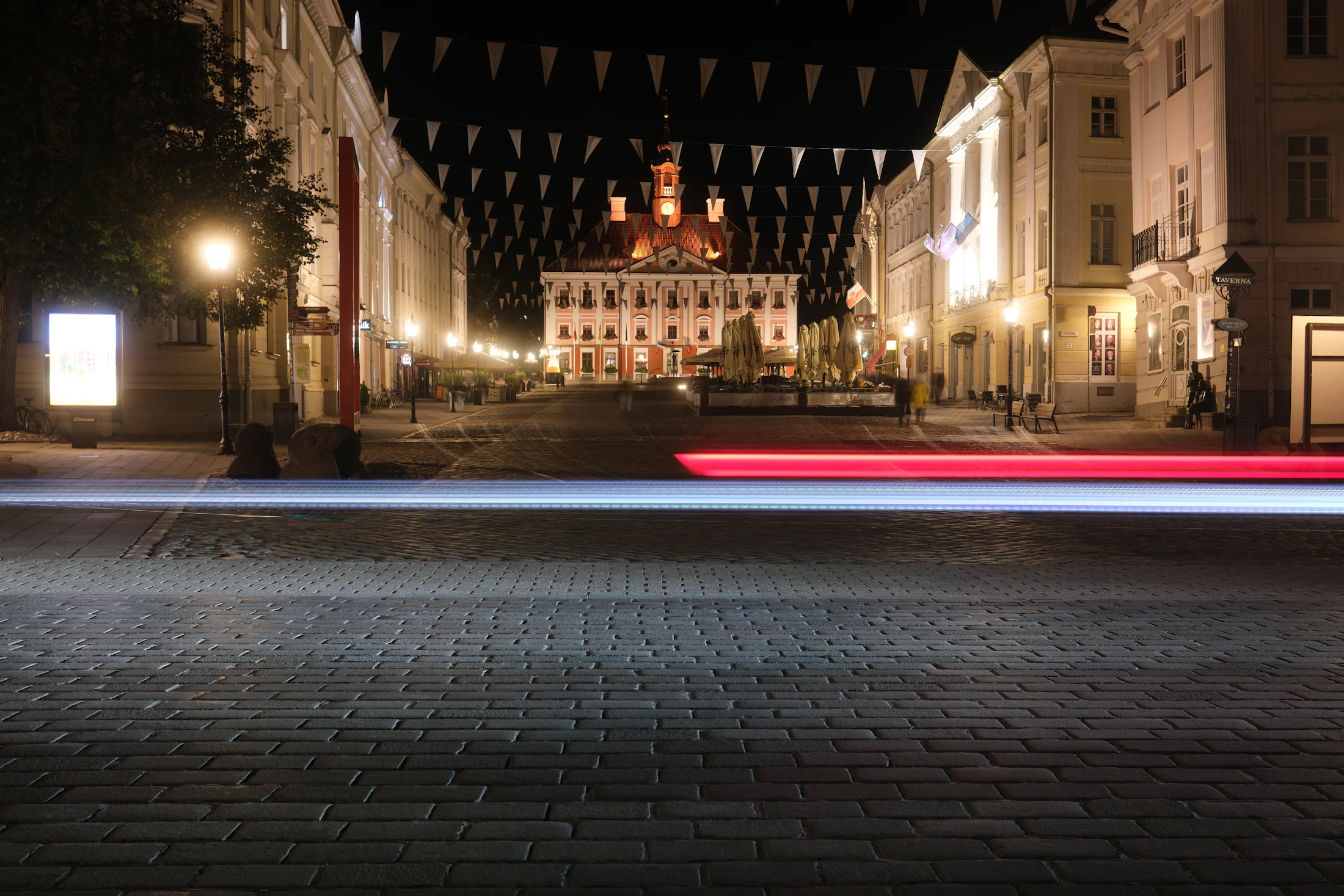 Photo · Alexander Van Steenberge / Unsplash