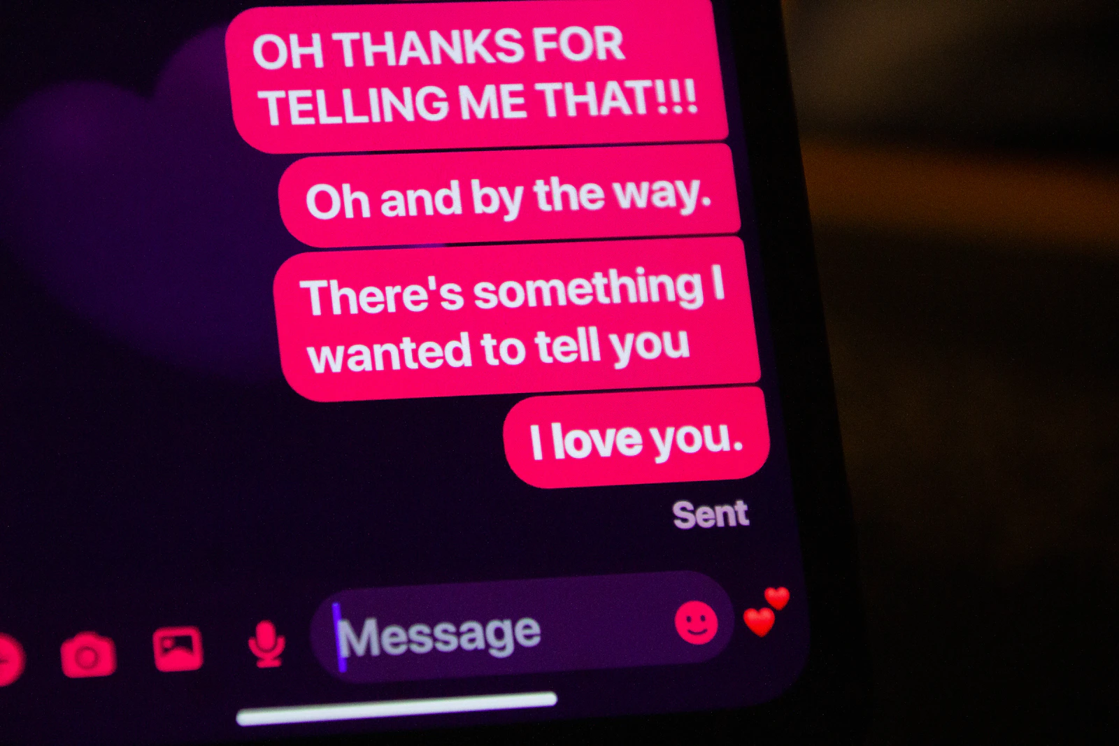 Text message conversation displayed on a phone screen, representing breaking up with a text message