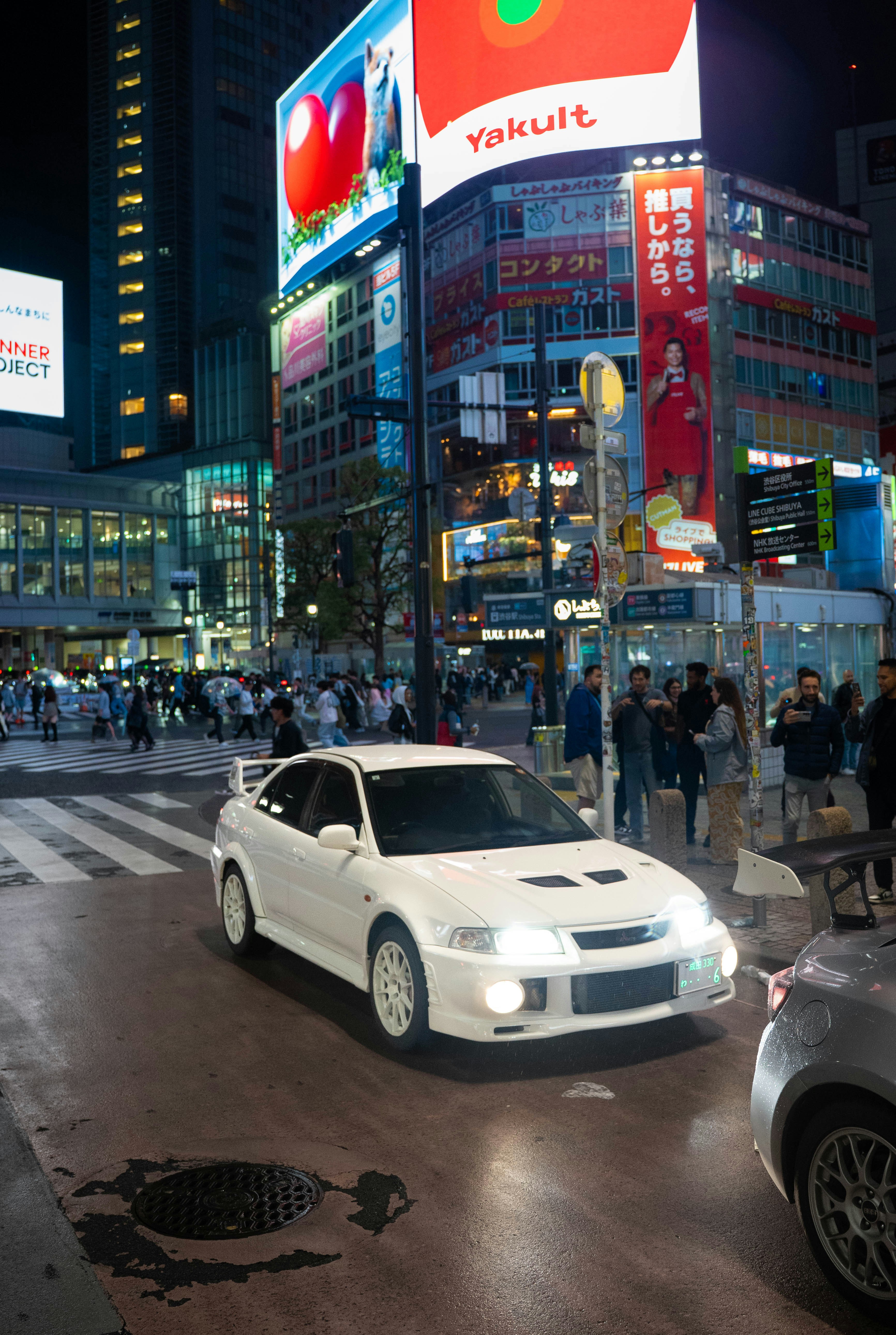 Mitsubishi Evo IX street night, ilustrasi artikel Mitsubishi Lancer Evolution IX: Download the Ultimate Street King Wallpapers 7