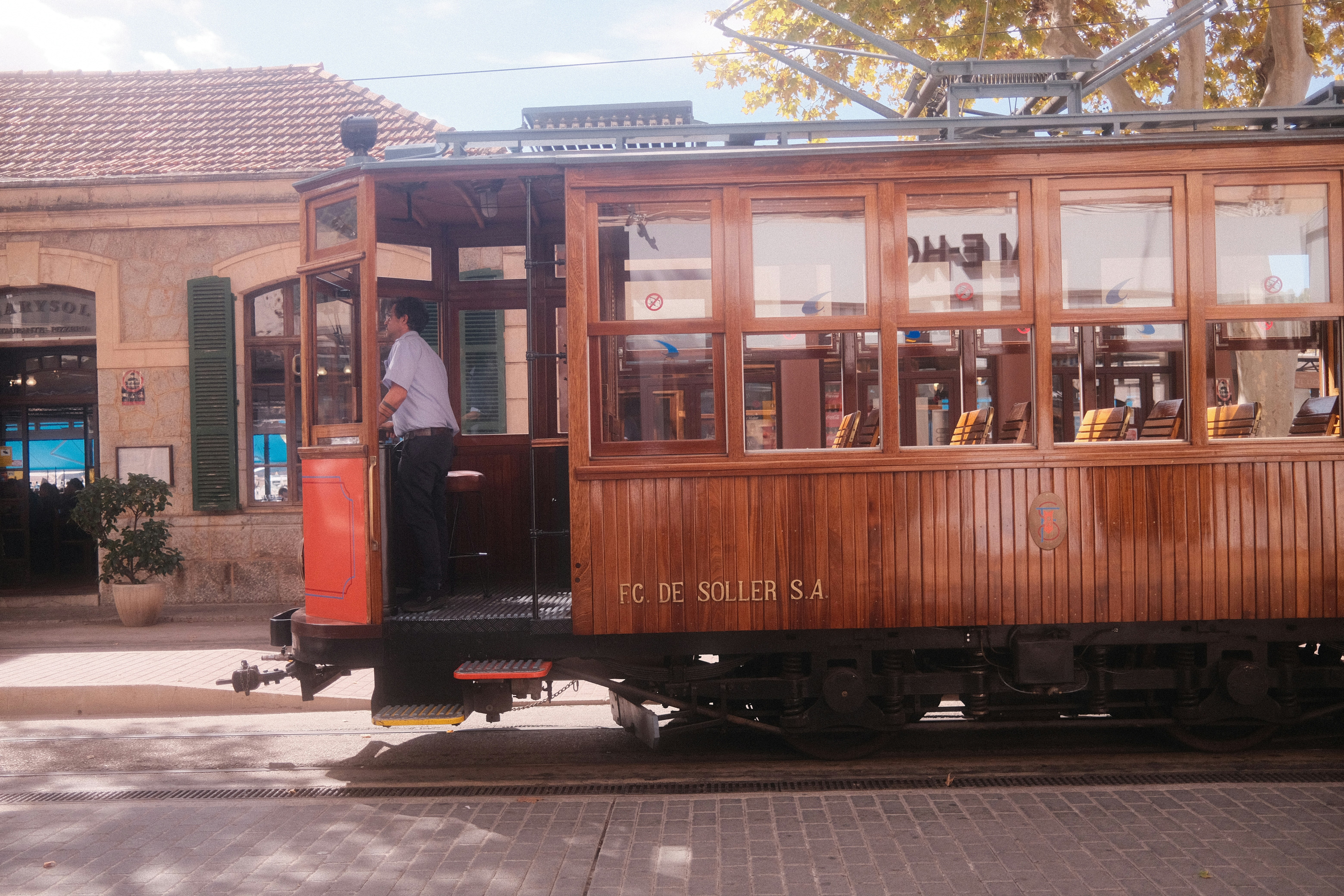 classic island trolley - martha's vineyard tours