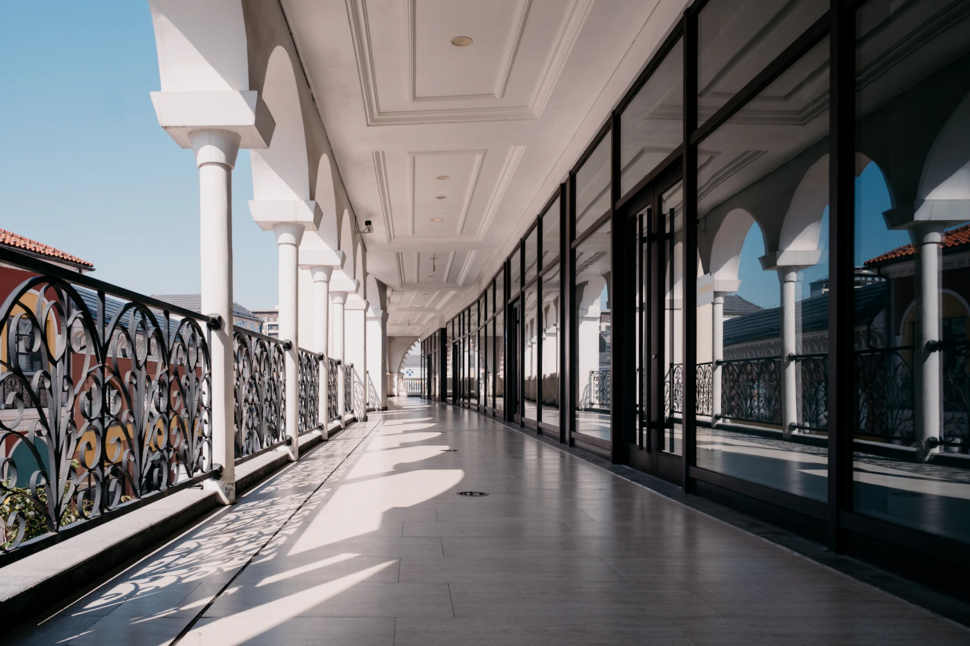 Frameless Glass Deck Railings: Keep Your Beaver Lake View, Meet the Code