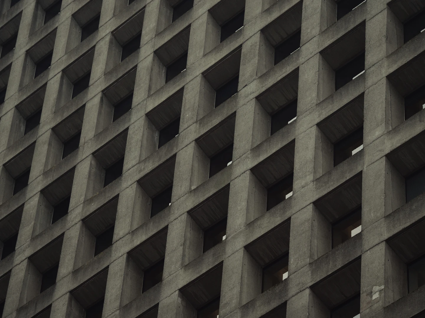 Façade de béton en quadrillage