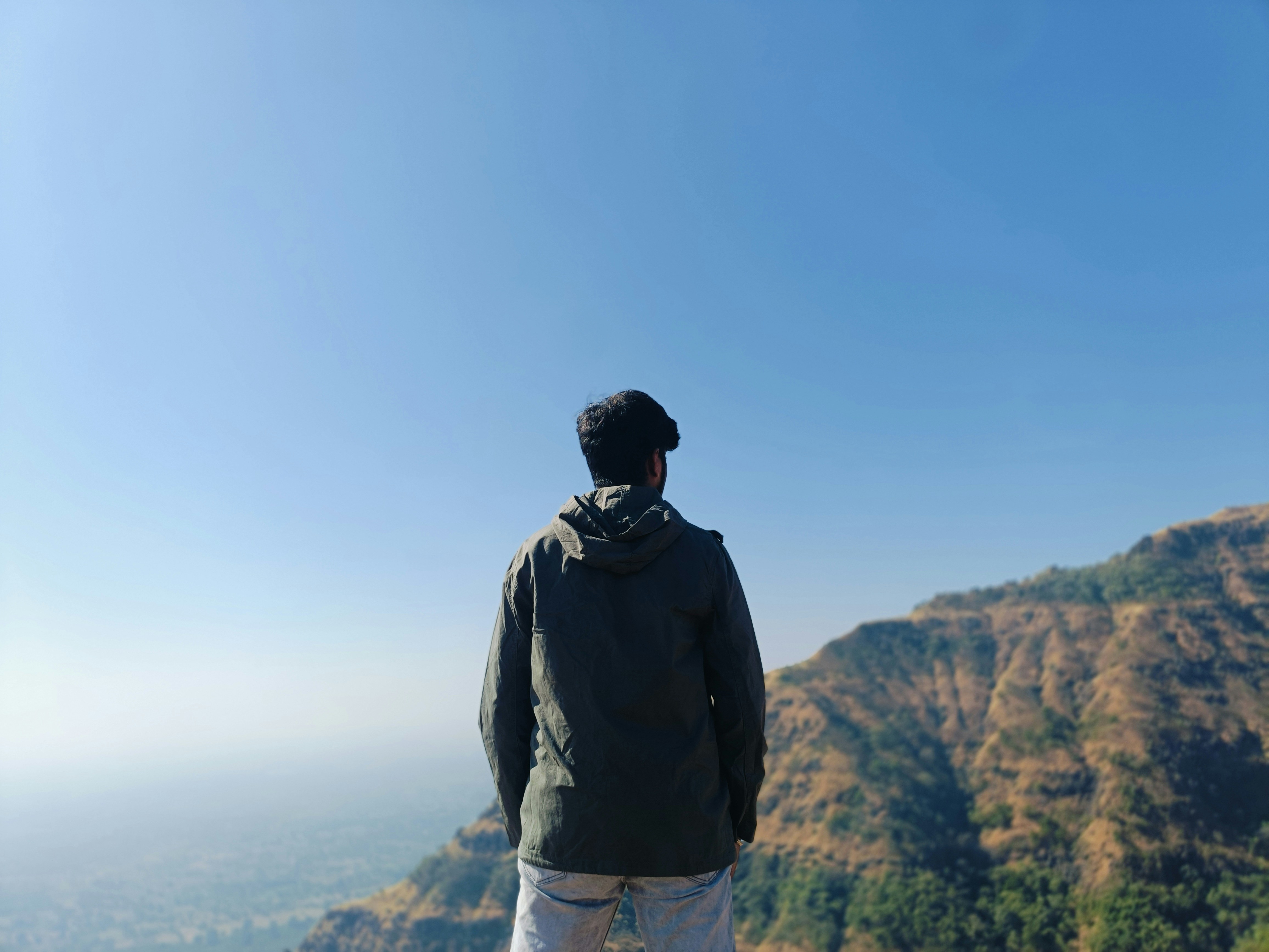 Mountain peak wallpaper, scenic view, ilustrasi artikel Planning a Dream Trip? How to Set Up Your Travel Registry with Ease 4