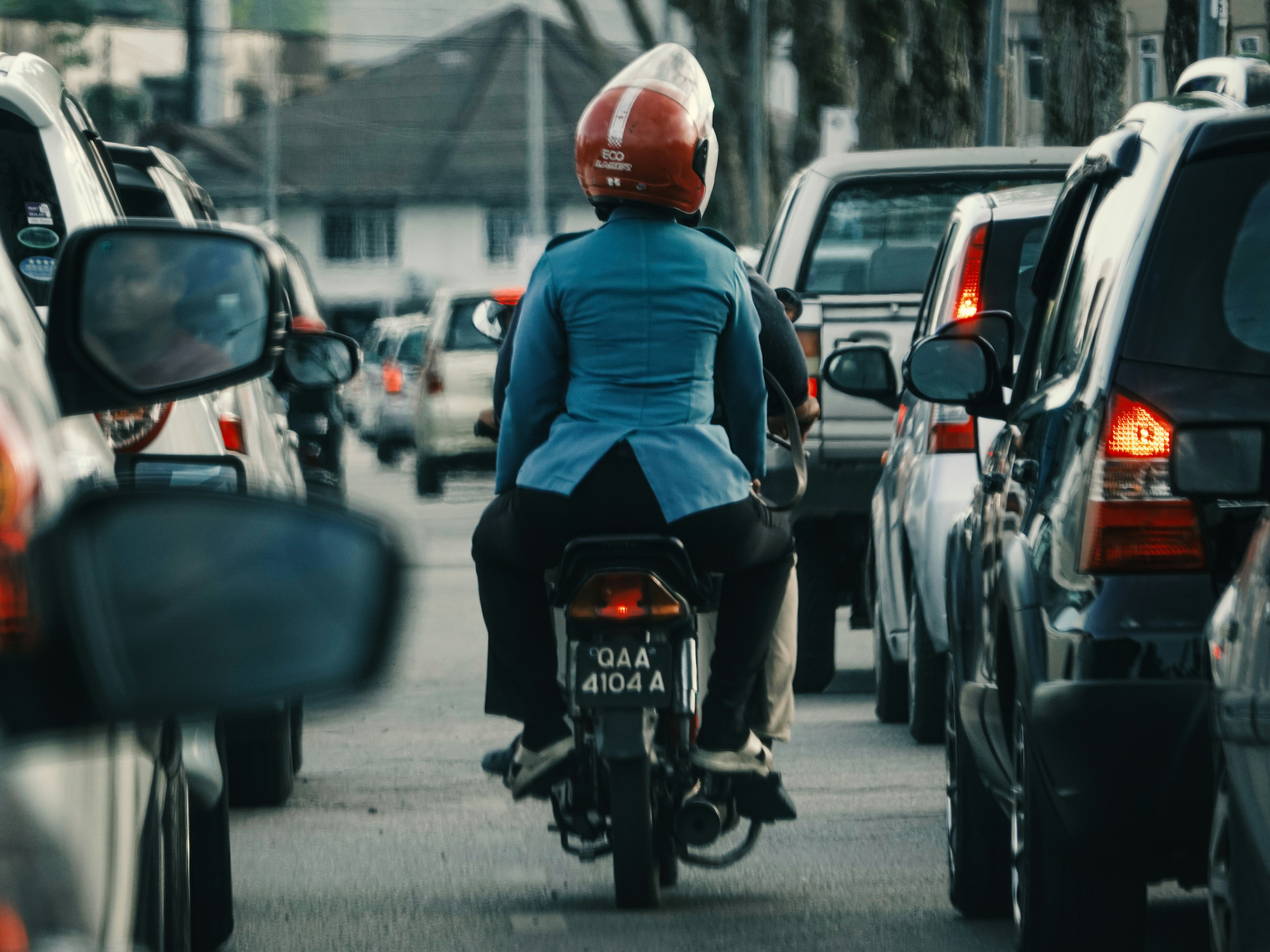 why motorcycle overheats in traffic