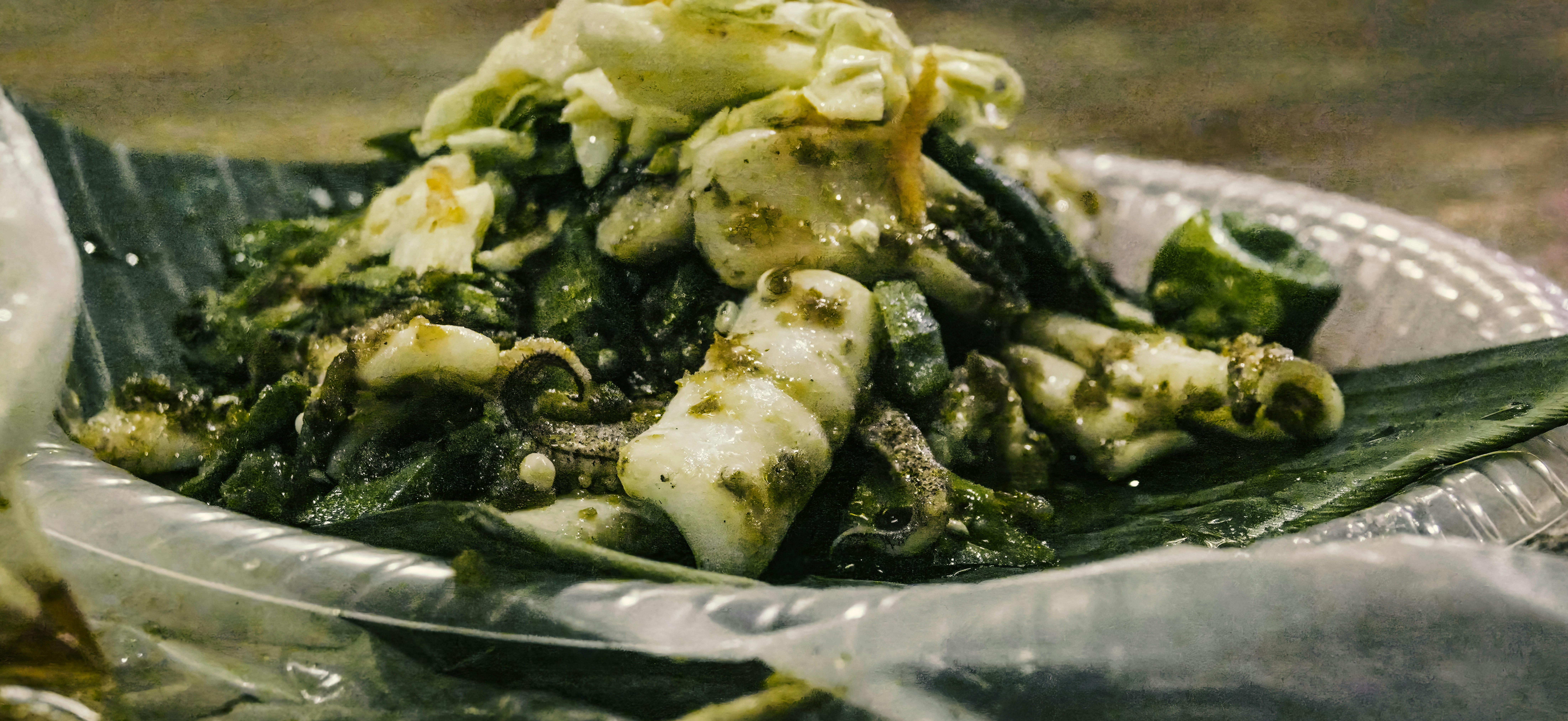 Makaron z rozpuszczonym brokułem, kaparami i sardellami