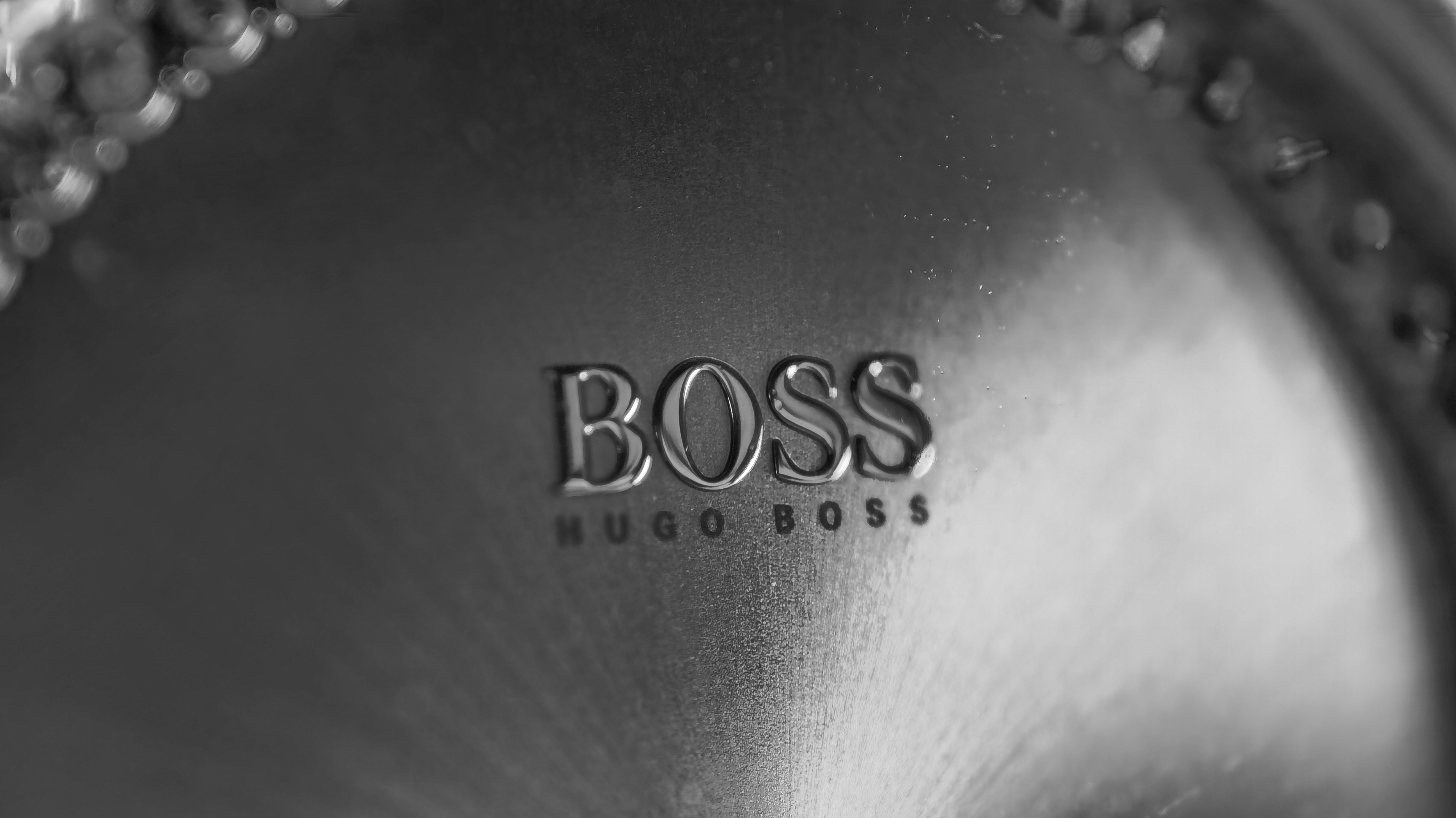 A minimal masterpiece in gold. The perfect balance of luxury, simplicity, and refined taste.