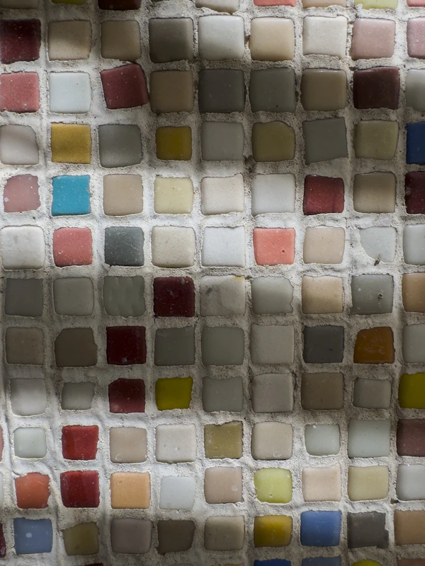How to Choose Grout: Close-up of a colorful mosaic tile wall pattern