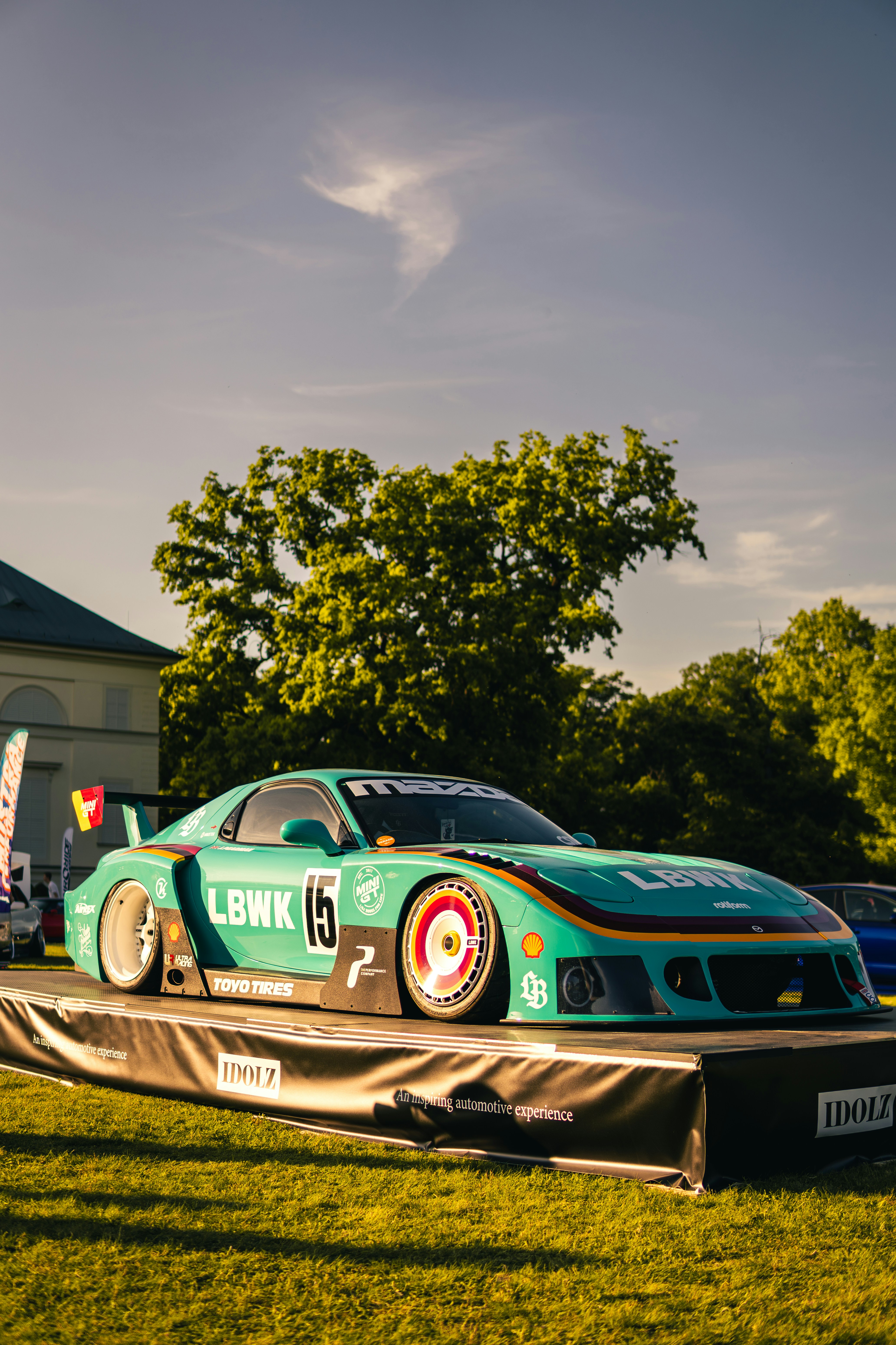 Compact Market Kit for Kashmiri Textiles (2026): Tools, Lighting, and Photodrops That Convert