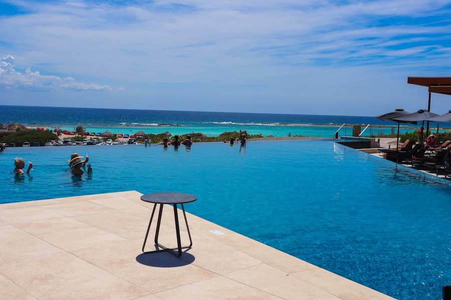 Hyatt Zilara — piscina infinita adults only