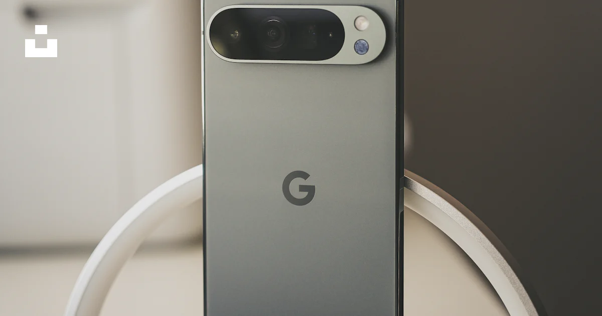 Array Phot Rear view of a modern smartphone with camera array. photo – Free ...
