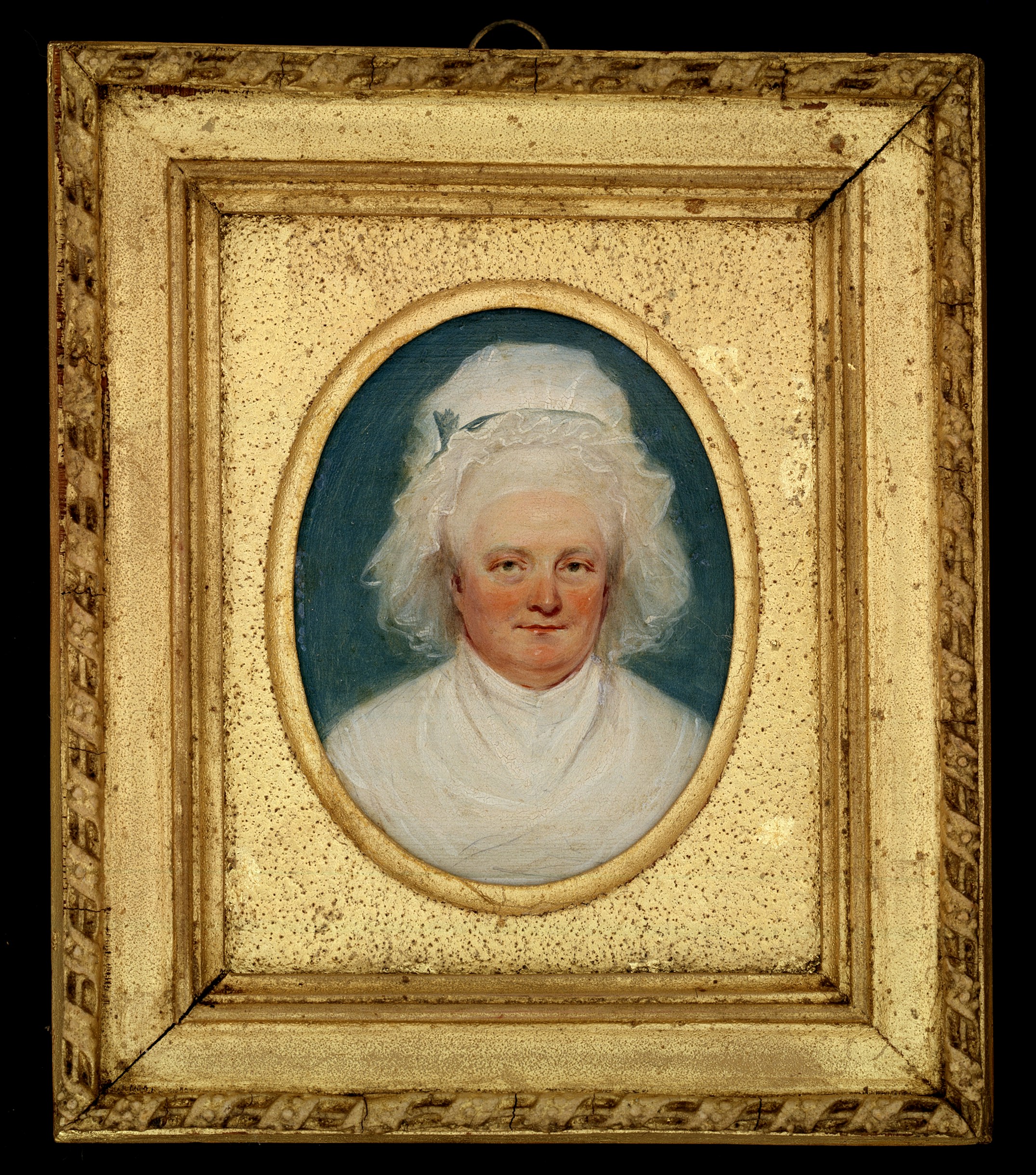 Ritratto ovale di una donna con un cappello bianco.